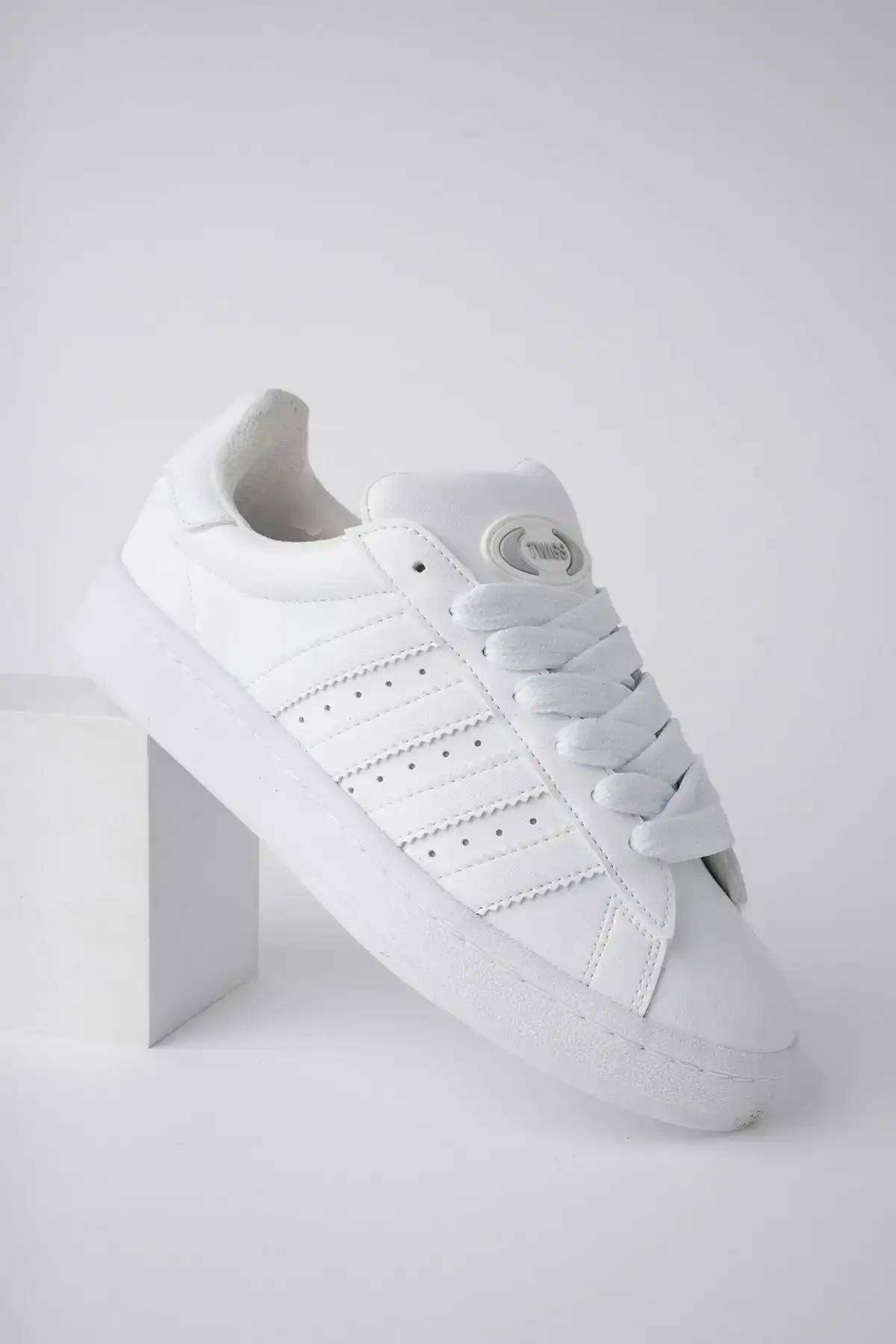 کفش ورزشی اسپرت سفید - 229 کفش ورزشی اسپرت سفید - 229