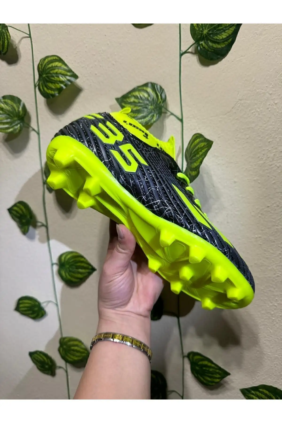 خرید YM با کفش فوتبال زرد مشکی فصل جدید فوتبال - 892 خرید YM با کفش فوتبال زرد مشکی فصل جدید فوتبال - 892