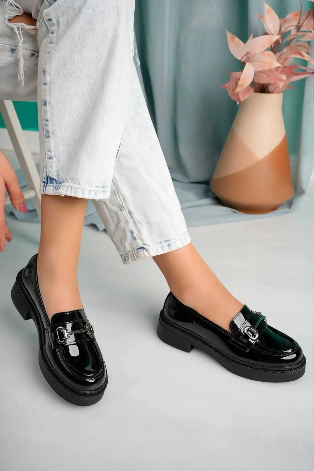 کفش لوفر بند زنجیر لاک چرمی مشکی - 1235 کفش لوفر بند زنجیر لاک چرمی مشکی - 1235