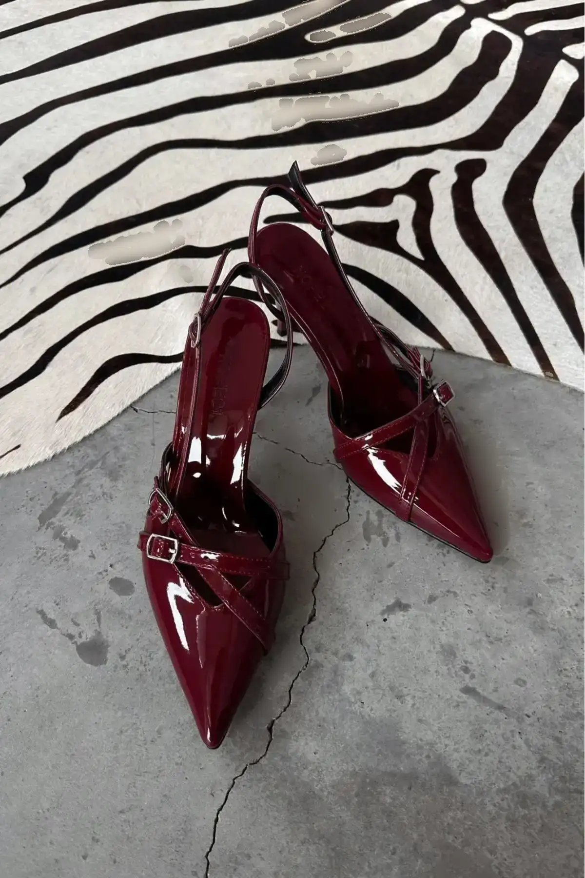 رکاب زنانه کلارت قرمز لاک چرمی - 423 رکاب زنانه کلارت قرمز لاک چرمی - 423