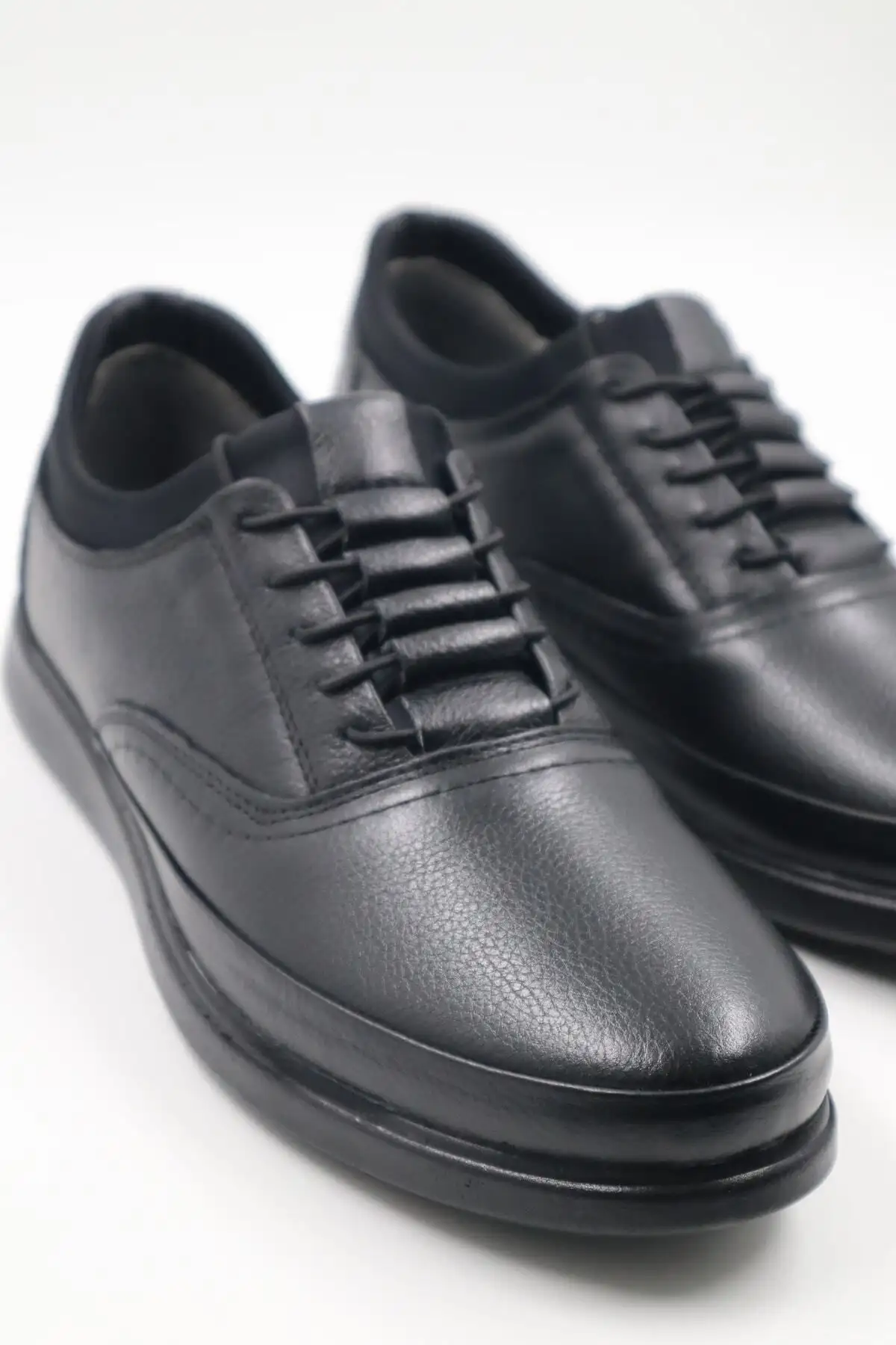 کفش راحتی فصلی مشکی چرم طبیعی داخلی بیرونی مردانه - 697 کفش راحتی فصلی مشکی چرم طبیعی داخلی بیرونی مردانه - 697