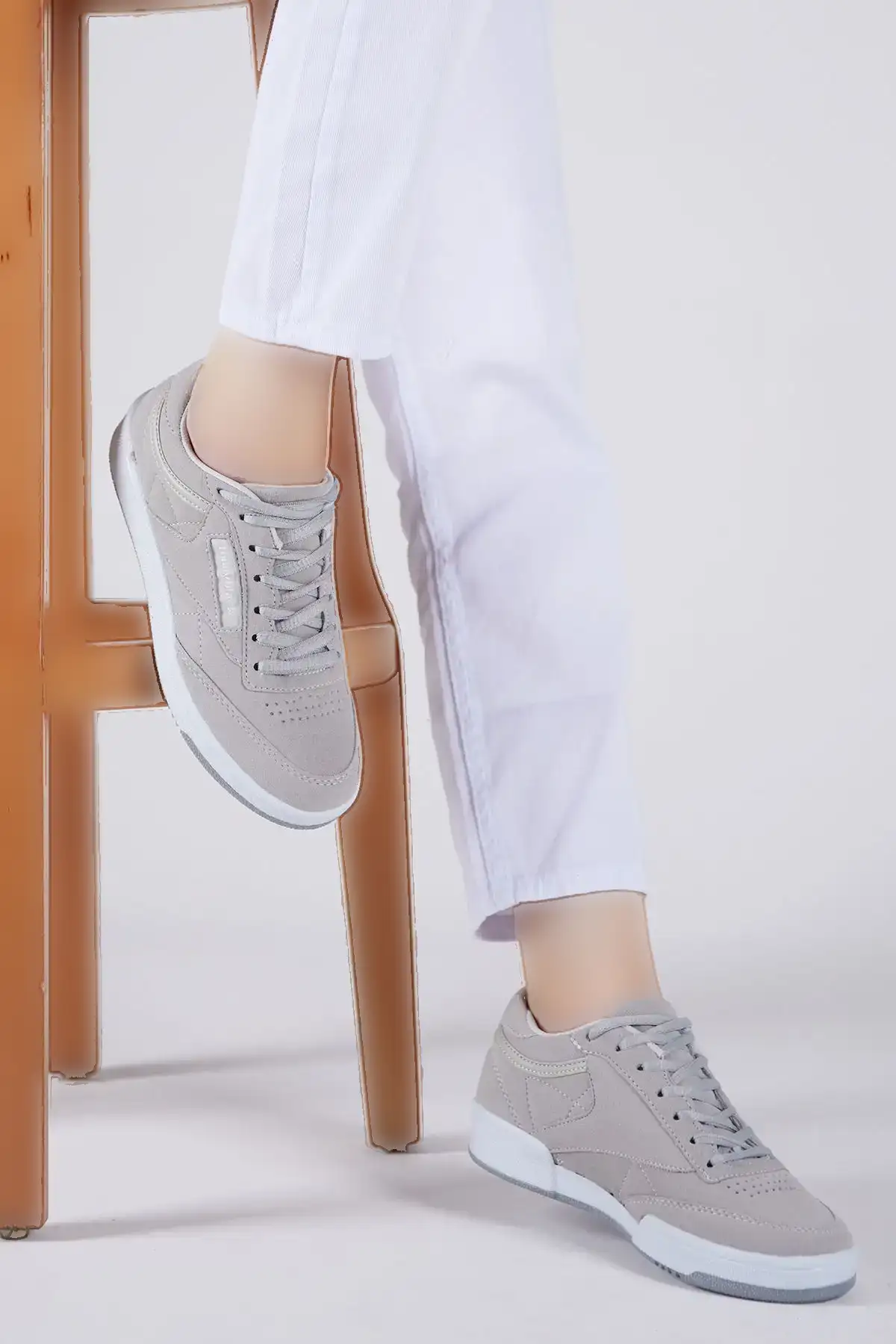 کفش اسپرت جیر یونیسکس خاکستری Tb107 - 246 کفش اسپرت جیر یونیسکس خاکستری Tb107 - 246