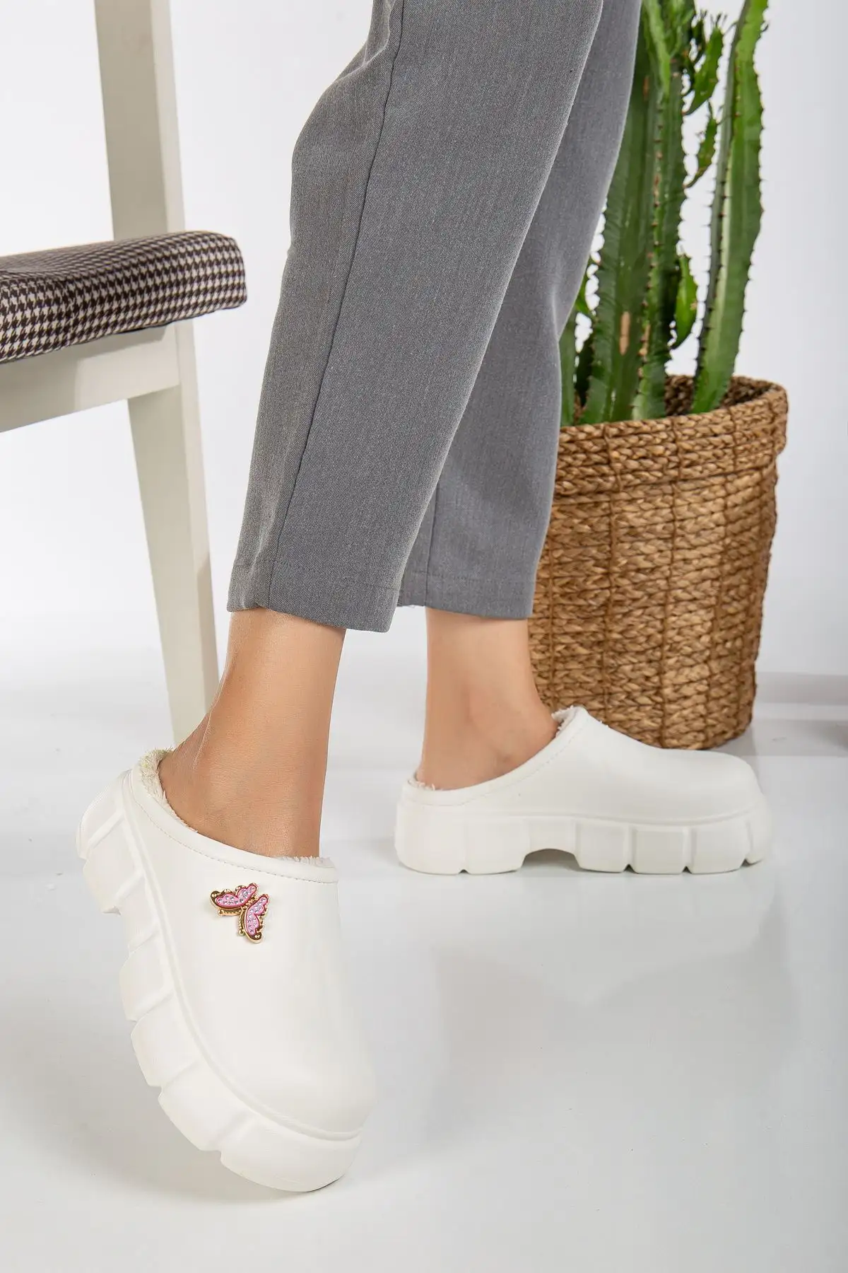 دمپایی زنانه سنگ خزدار Hera با تناسب راحت جلو بسته دمپایی زمستانی اداری خانگی - 388 دمپایی زنانه سنگ خزدار Hera با تناسب راحت جلو بسته دمپایی زمستانی اداری خانگی - 388