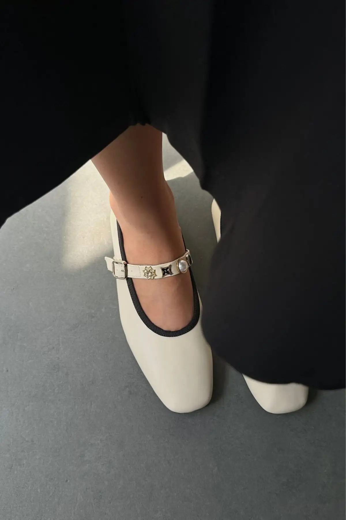 کفش تخت زنانه بژ - 1303 کفش تخت زنانه بژ - 1303