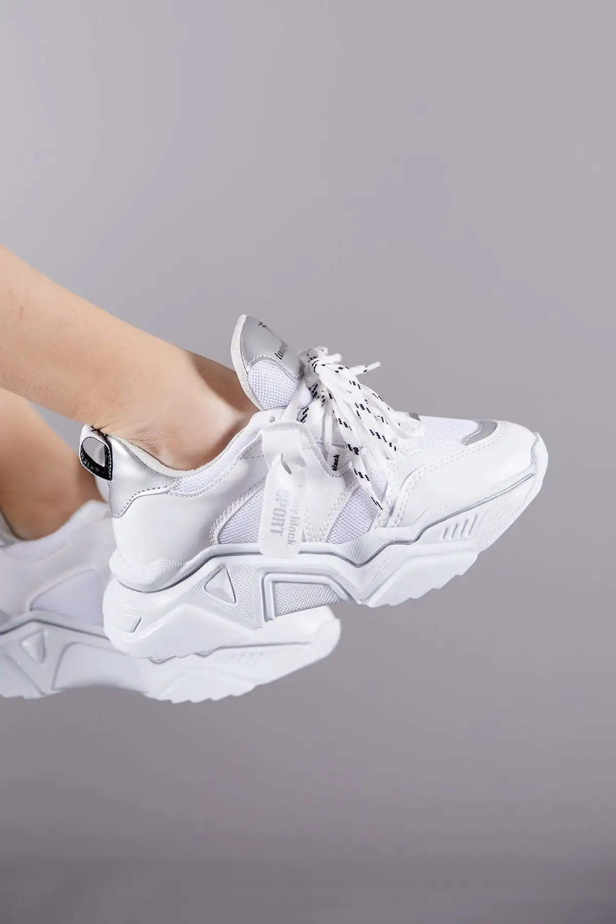 کفش اسپرت زنانه سفید رنگ - 26