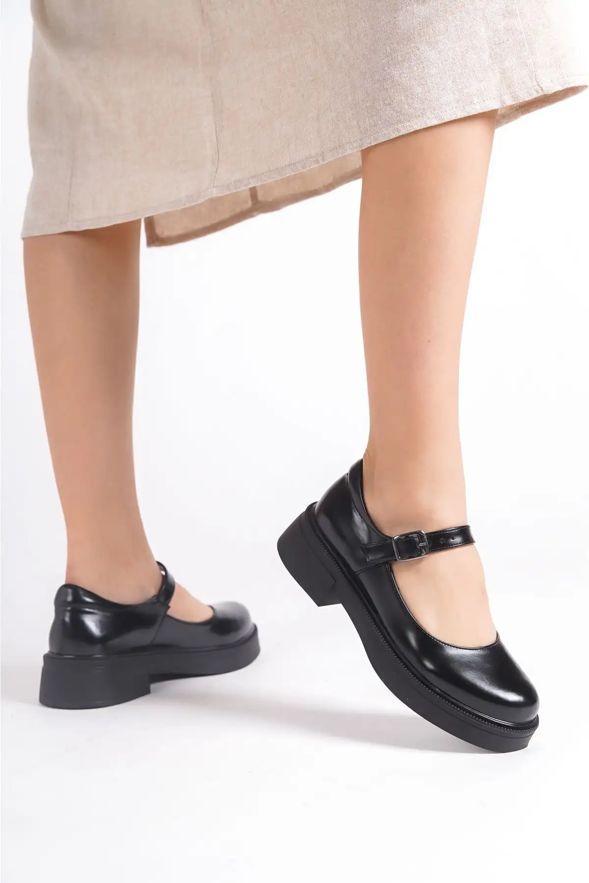 کلاه چرمی مشکی نانسی کفش بندکشی پاشنه 4 سانتی متری وگان/پوست - 799 کلاه چرمی مشکی نانسی کفش بندکشی پاشنه 4 سانتی متری وگان/پوست - 799