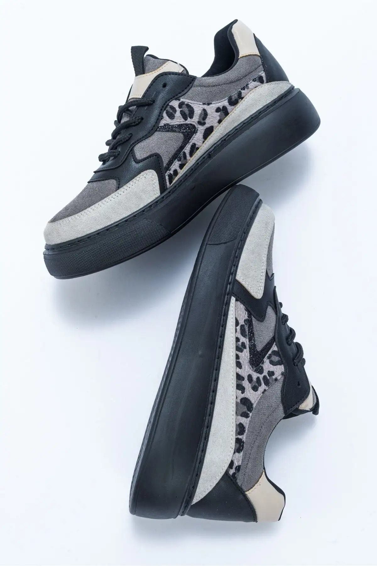 کفش ورزشی زنانه مشکی یخی Aere - 321 کفش ورزشی زنانه مشکی یخی Aere - 321