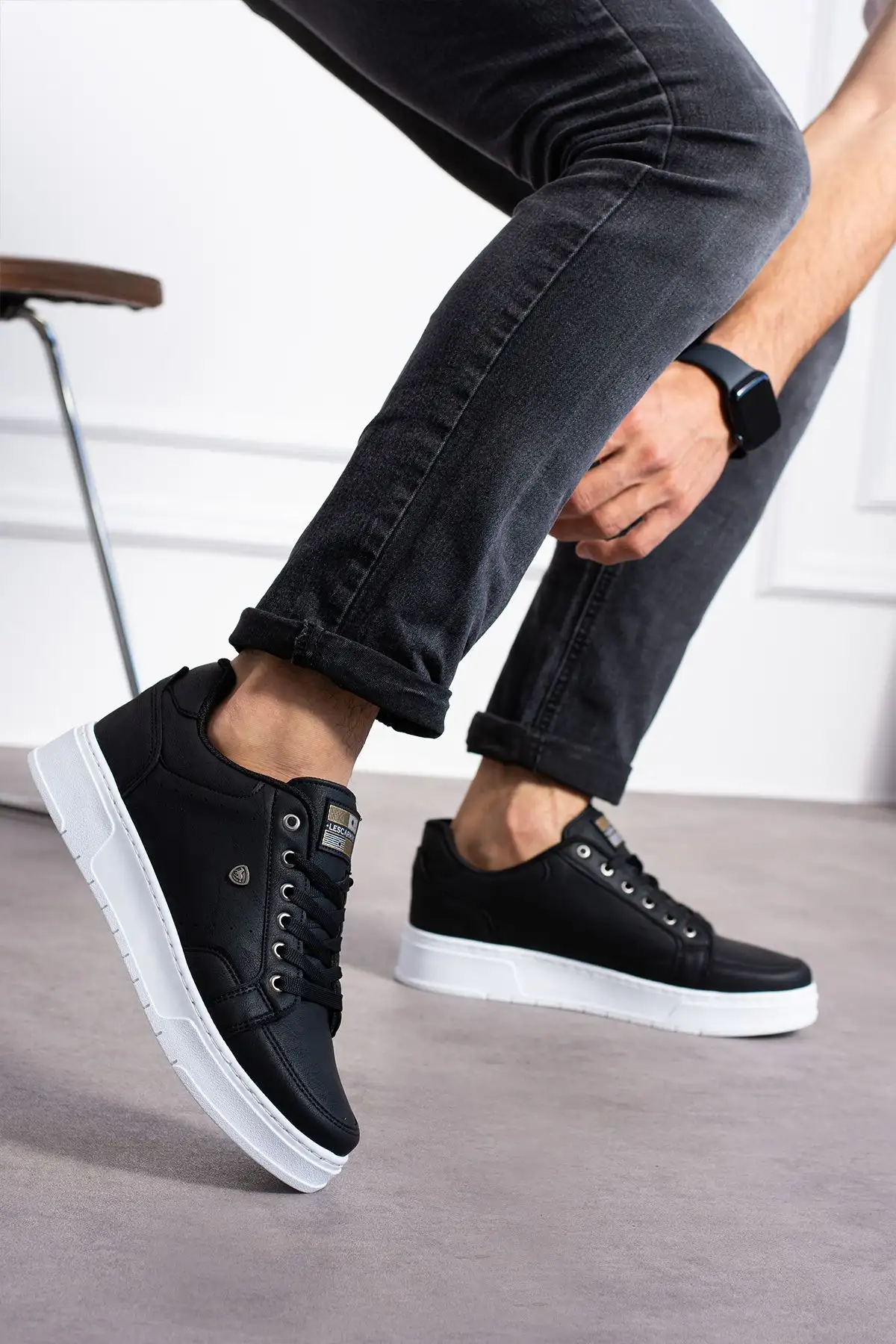 کفش اسپرت مردانه راحت زیره سفید بنددار مشکی 903 - 238 کفش اسپرت مردانه راحت زیره سفید بنددار مشکی 903 - 238