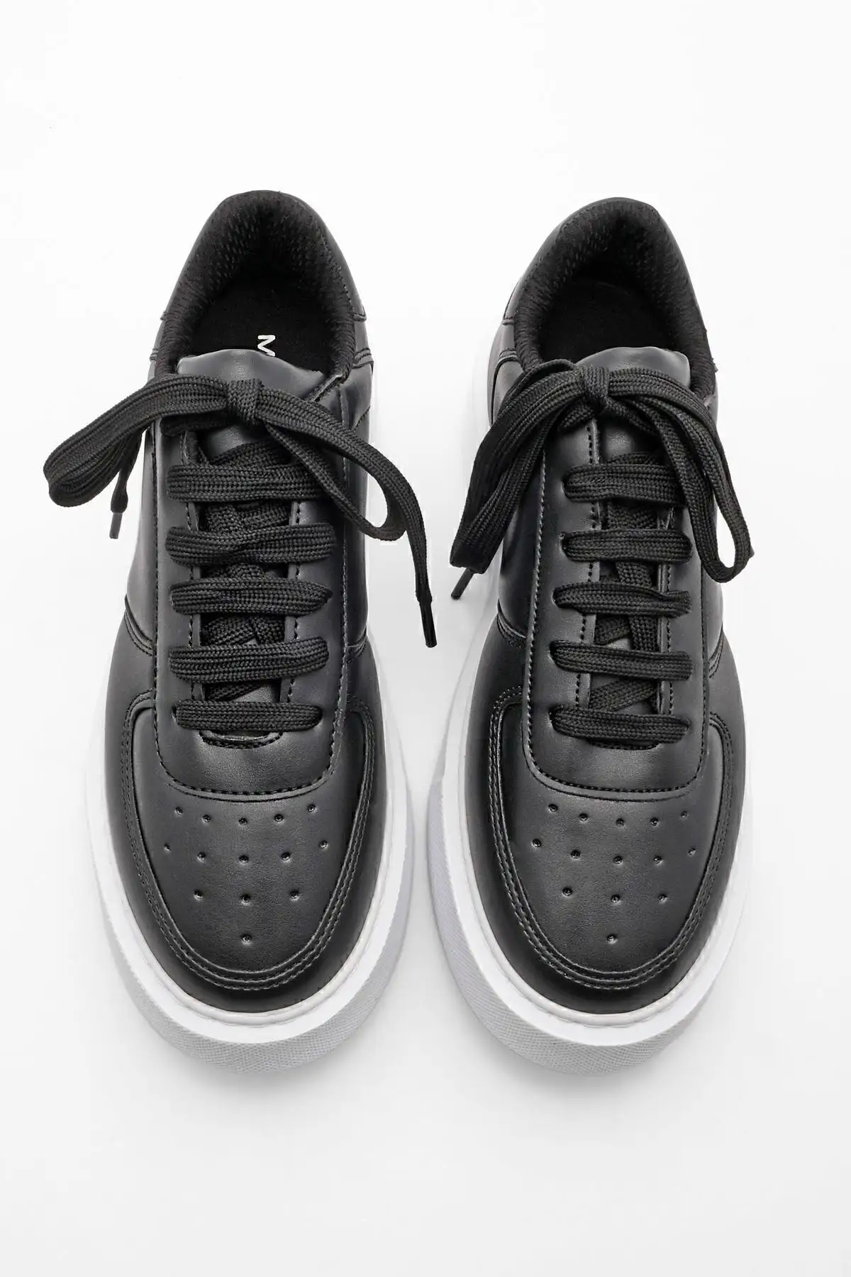 کفش ورزشی زنانه بند دار زیره بلند مشکی آذین - 338 کفش ورزشی زنانه بند دار زیره بلند مشکی آذین - 338