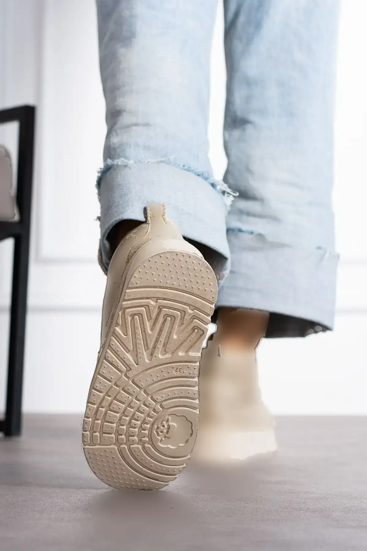 چکمه و چکمه میدی زنانه با اندود خز جیر بژ با کف ضخیم نیم بند - 108 چکمه و چکمه میدی زنانه با اندود خز جیر بژ با کف ضخیم نیم بند - 108