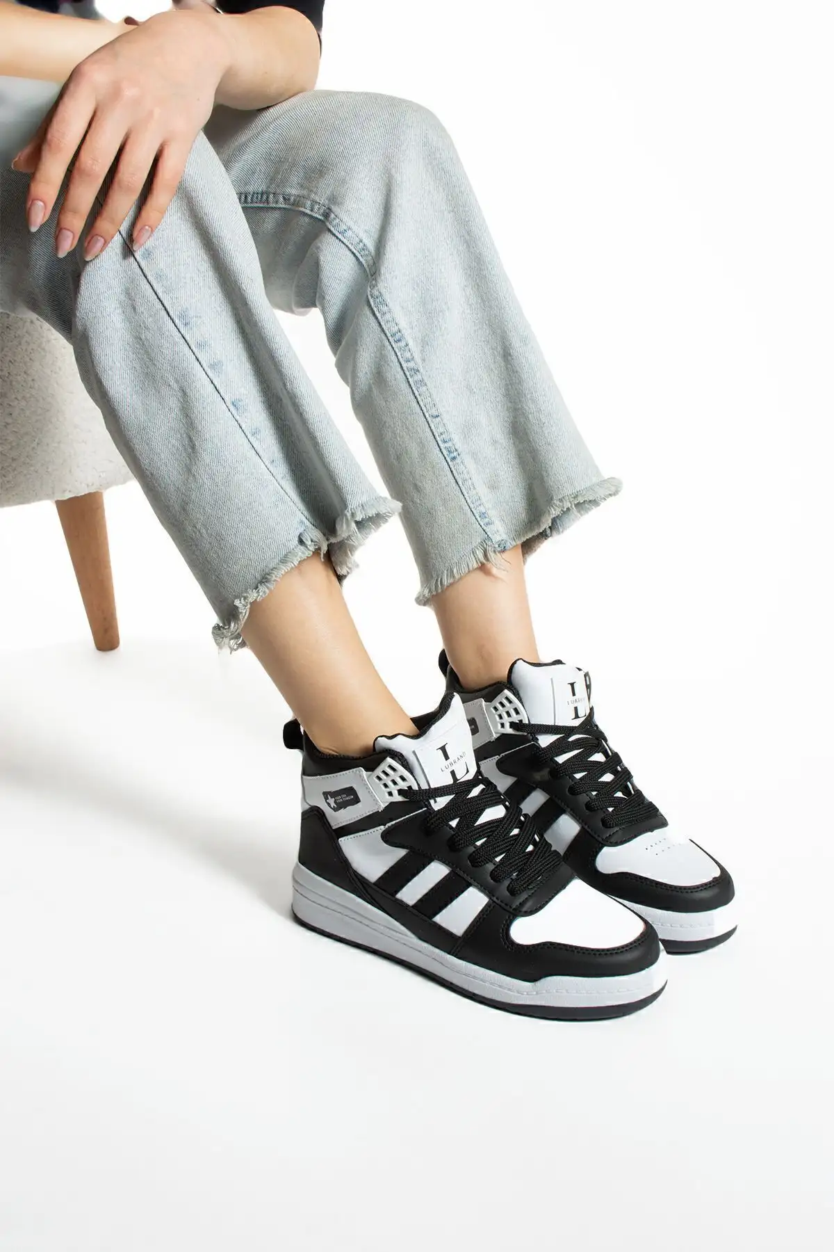 کفش ورزشی بالا مشکی سفید کفش بسکتبال - 36 کفش ورزشی بالا مشکی سفید کفش بسکتبال - 36