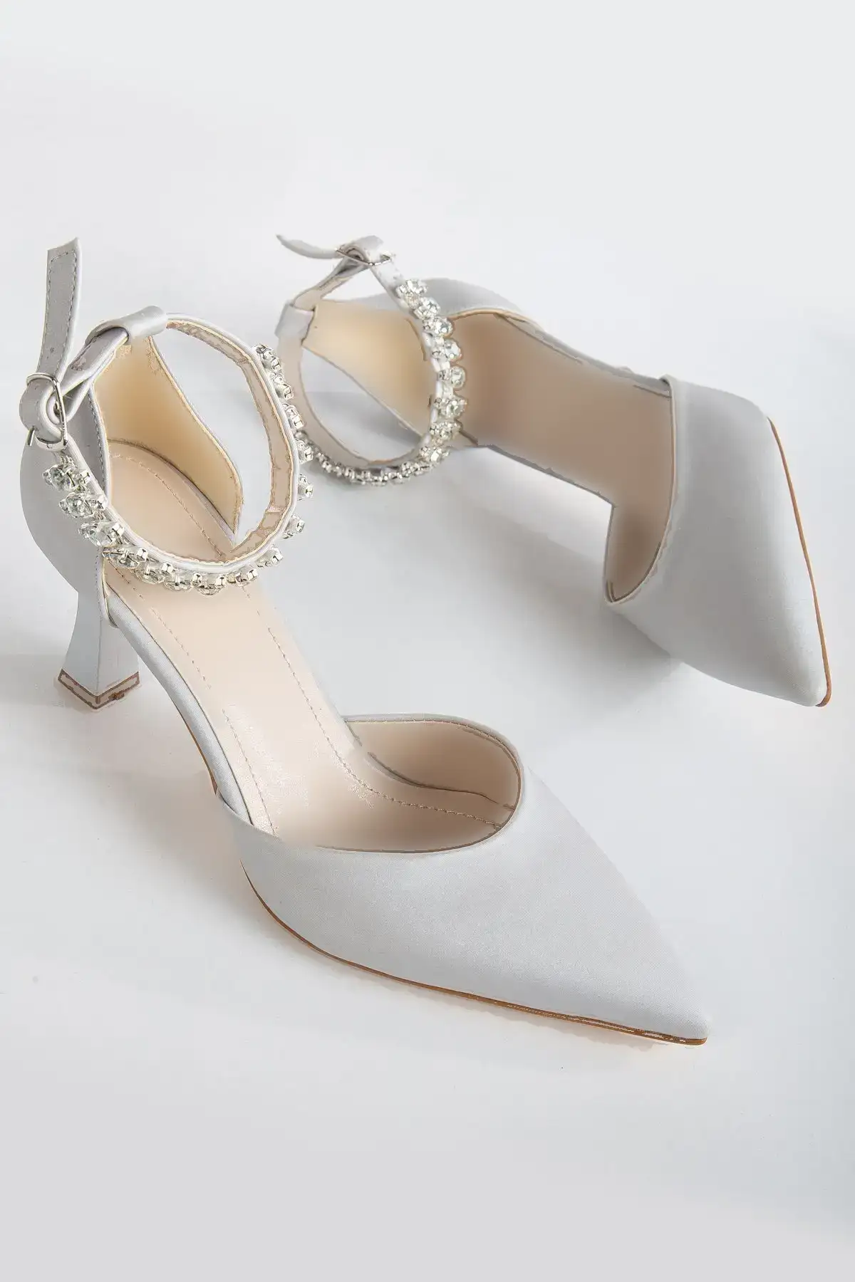 کفش زنانه پاشنه دار جنس ساتن با سنگ - 463 کفش زنانه پاشنه دار جنس ساتن با سنگ - 463