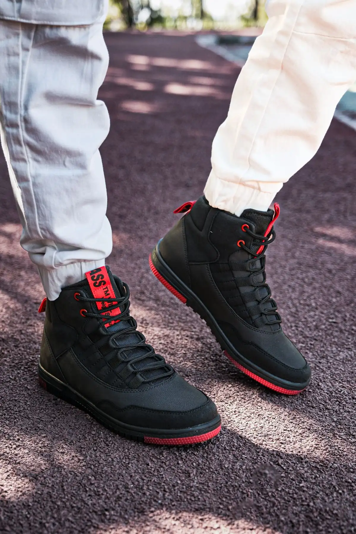 چکمه کتانی مردانه قرمز مشکی 00122262 - 85 چکمه کتانی مردانه قرمز مشکی 00122262 - 85