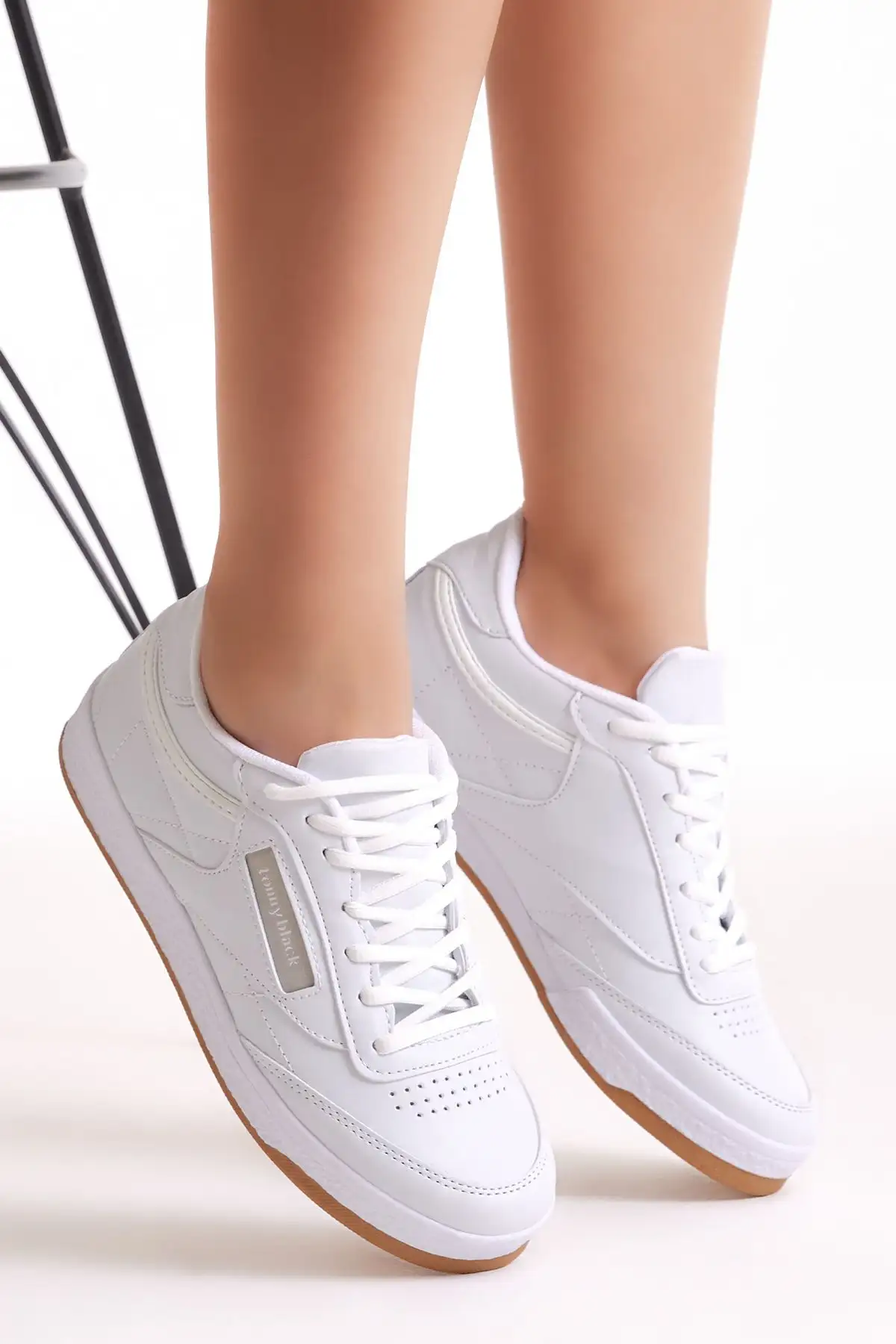 کفش اسپرت یونیسکس سفید Tb107 - 228 کفش اسپرت یونیسکس سفید Tb107 - 228