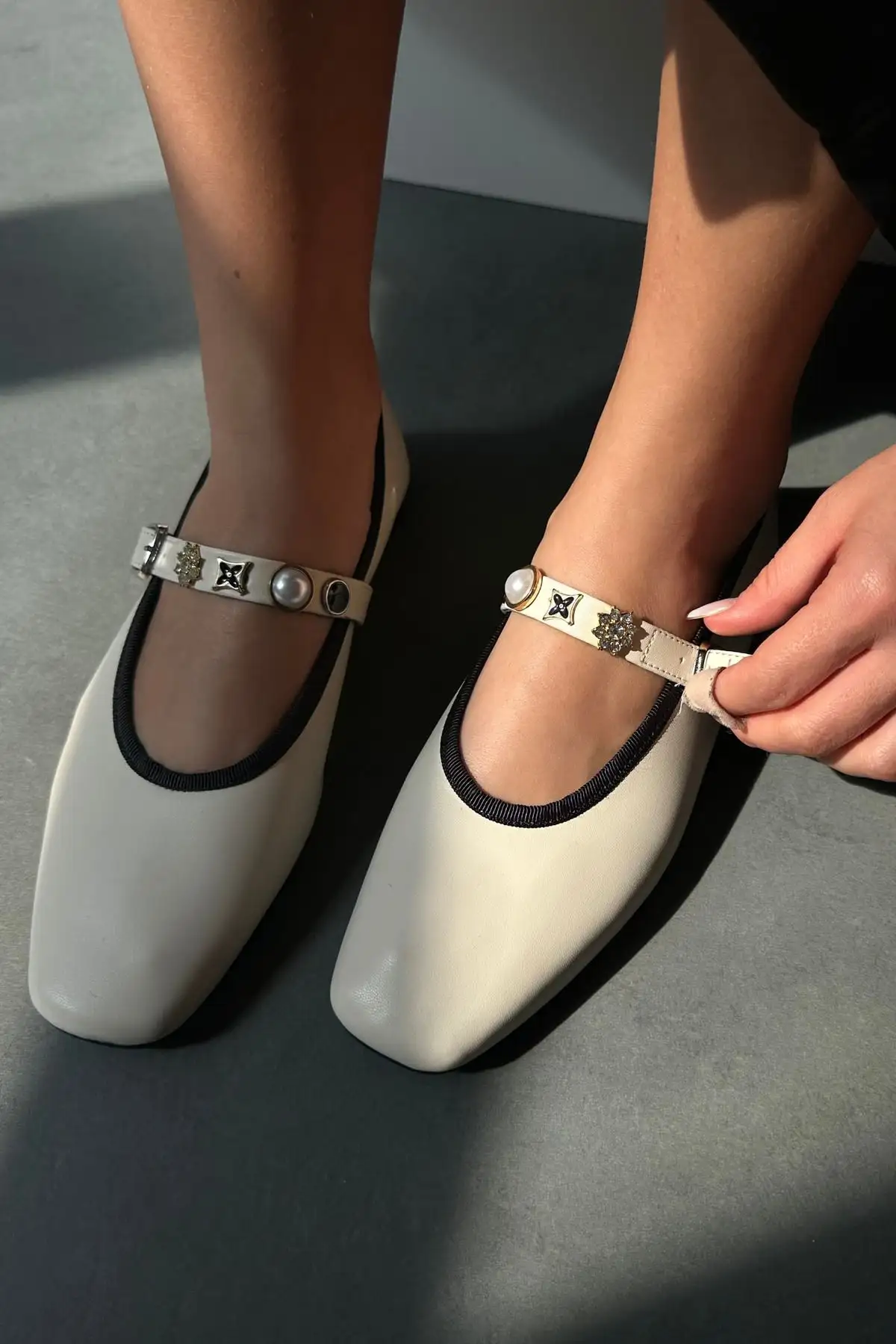 کفش تخت زنانه بژ - 1303 کفش تخت زنانه بژ - 1303