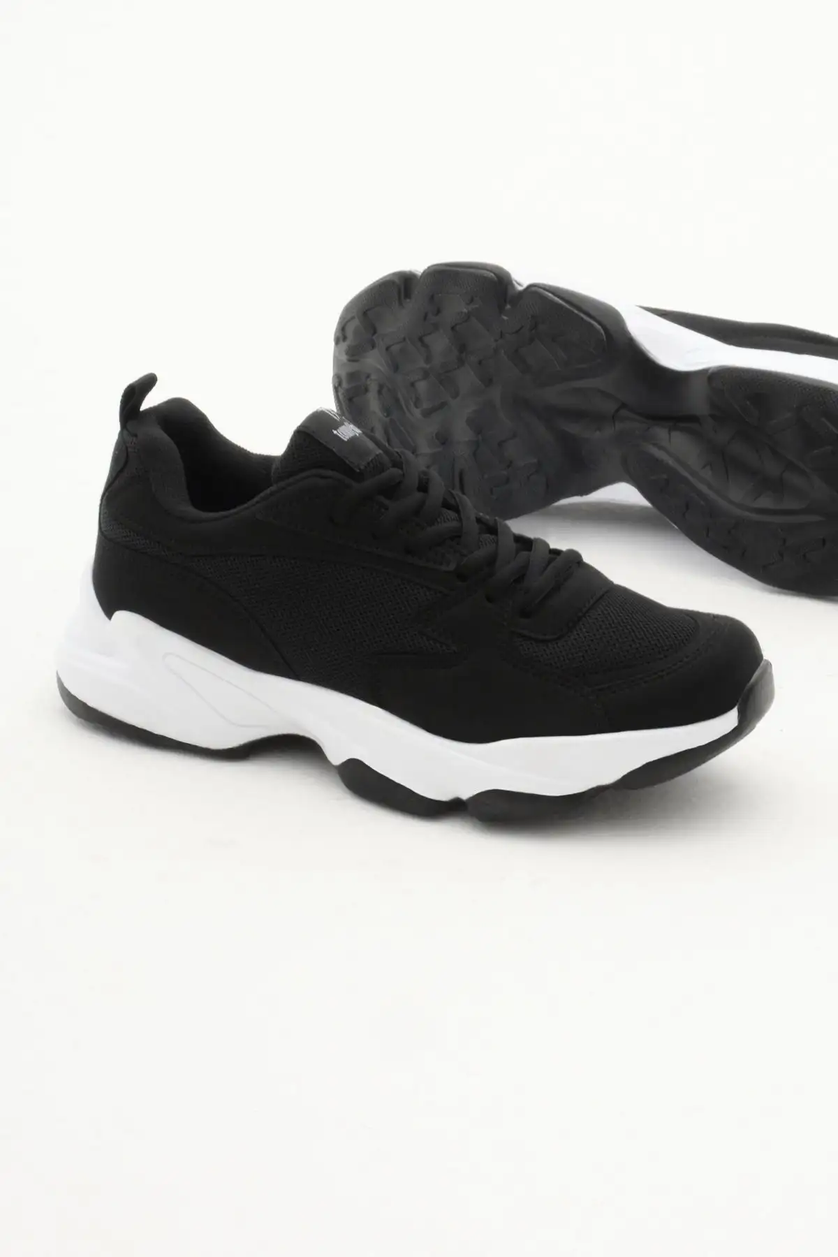 کفش اسپرت یونیسکس مشکی سفید Zyp - 284 کفش اسپرت یونیسکس مشکی سفید Zyp - 284