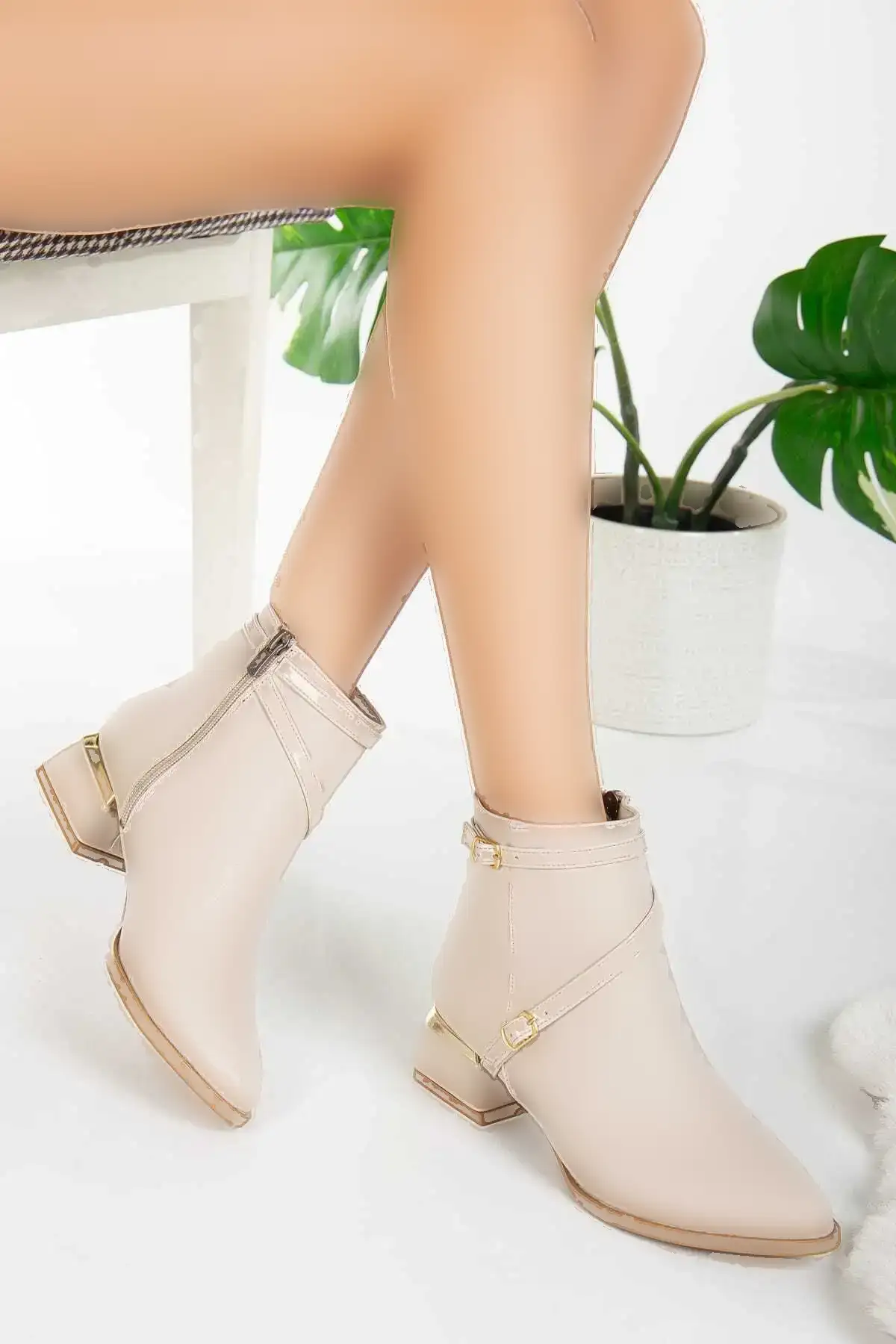 چکمه های روزانه زنانه کمانش ضربدری پاشنه کوتاه پاشنه 3 سانتی متری - 123 چکمه های روزانه زنانه کمانش ضربدری پاشنه کوتاه پاشنه 3 سانتی متری - 123