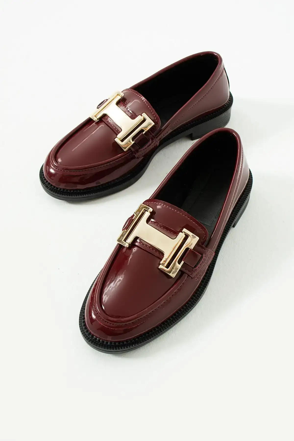 کفش زنانه کلارت قرمز لاک چرمی راحت گاه به گاه Calvanize Buckle Classic Loafer - 1219 کفش زنانه کلارت قرمز لاک چرمی راحت گاه به گاه Calvanize Buckle Classic Loafer - 1219
