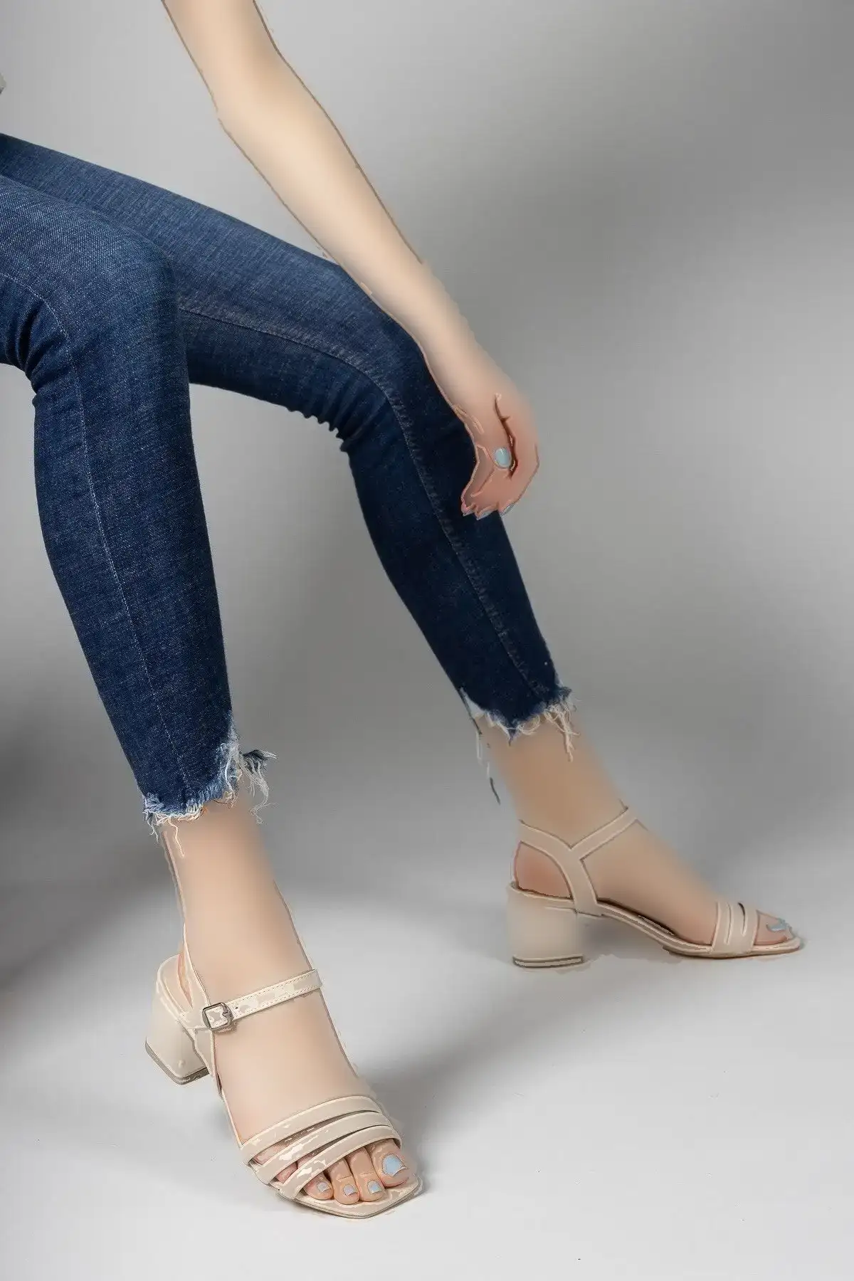 صندل پاشنه دار زنانه بژ 0012355 - 1167 صندل پاشنه دار زنانه بژ 0012355 - 1167