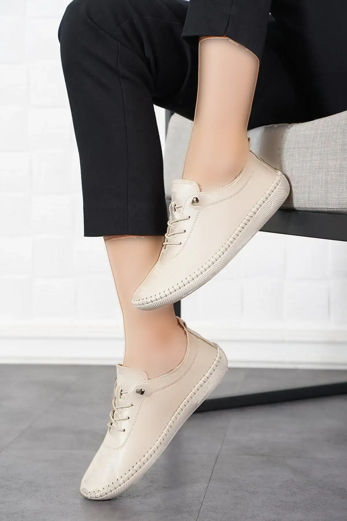 کفش زنانه چرم اصل دوخت زیره نگاد پوست بژ - 1231 کفش زنانه چرم اصل دوخت زیره نگاد پوست بژ - 1231