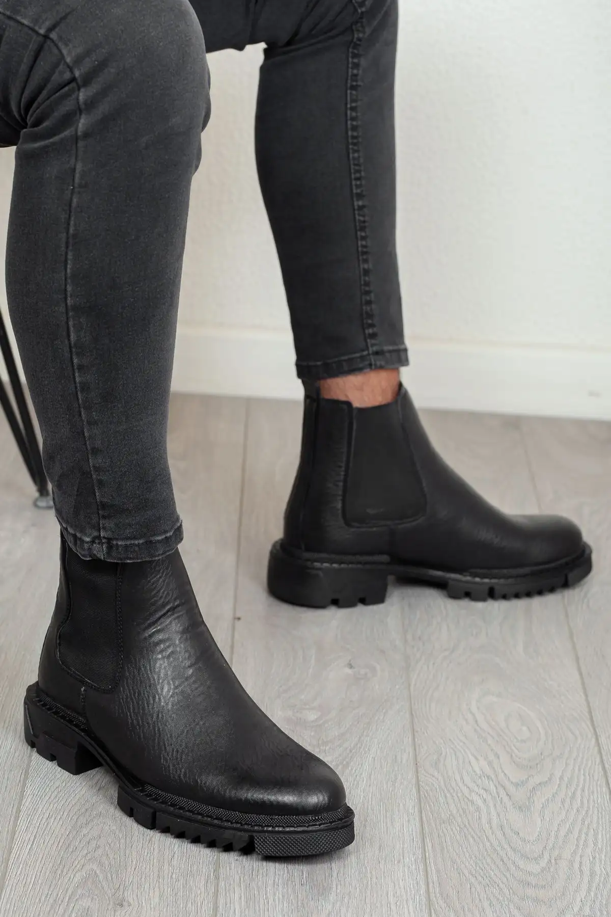 چکمه زمستانی مردانه ارتوپدی ضد سرما محصول تضمینی D111 - 472 چکمه زمستانی مردانه ارتوپدی ضد سرما محصول تضمینی D111 - 472