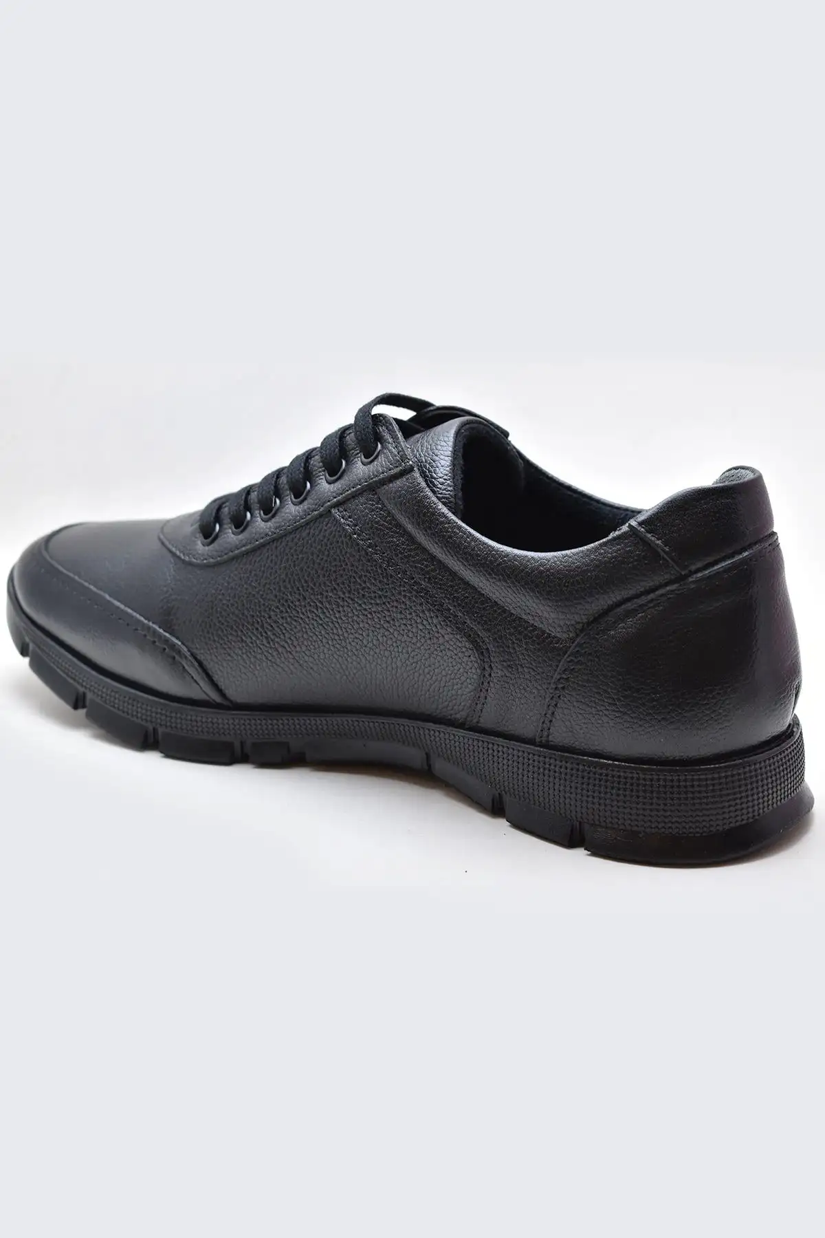 کفش مردانه زمستانی چرم اصل 405 زیره لاستیکی کامل ارتوپدی بدون لغزش - 660 کفش مردانه زمستانی چرم اصل 405 زیره لاستیکی کامل ارتوپدی بدون لغزش - 660