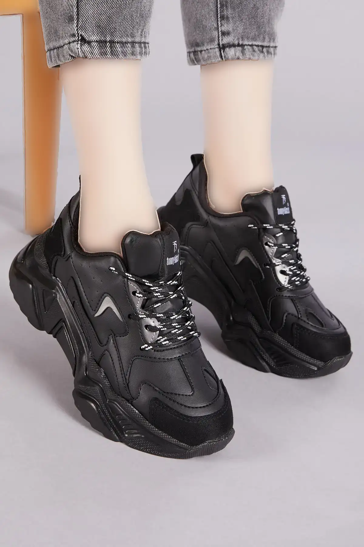 کفش اسپرت مشکی زنانه Dnz - 329 کفش اسپرت مشکی زنانه Dnz - 329