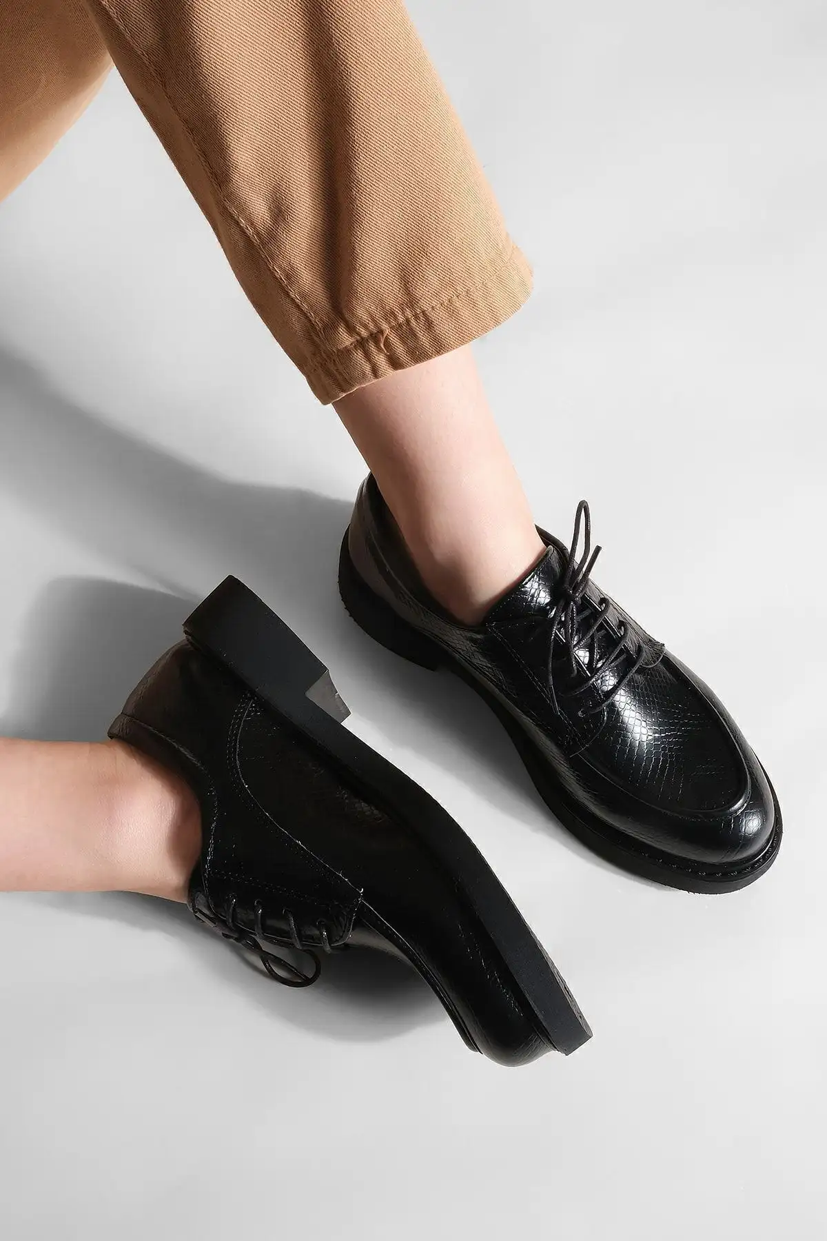 کفش زنانه آکسفورد بنددار کفش راحتی مردانه نسان مشکی - 1302 کفش زنانه آکسفورد بنددار کفش راحتی مردانه نسان مشکی - 1302