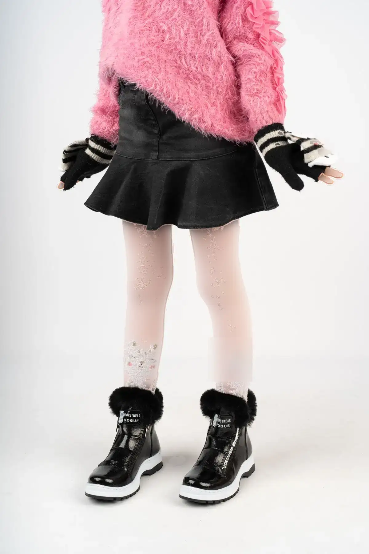 چکمه های خز پوست مشکی دخترانه با زیره بدون لغزش - 180 چکمه های خز پوست مشکی دخترانه با زیره بدون لغزش - 180