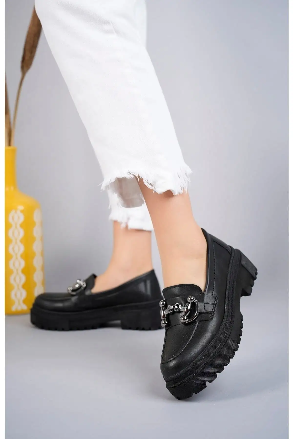 سگک نقره ای زیره ضخیم کفش لوفر زنانه موکاسین Gc - 1250 سگک نقره ای زیره ضخیم کفش لوفر زنانه موکاسین Gc - 1250