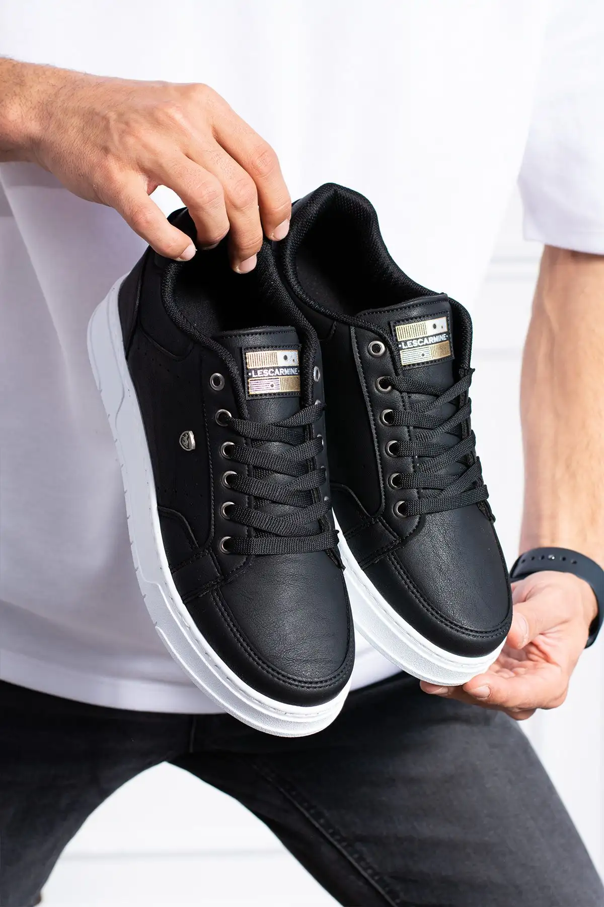 کفش اسپرت مردانه راحت زیره سفید بنددار مشکی 903 - 238 کفش اسپرت مردانه راحت زیره سفید بنددار مشکی 903 - 238