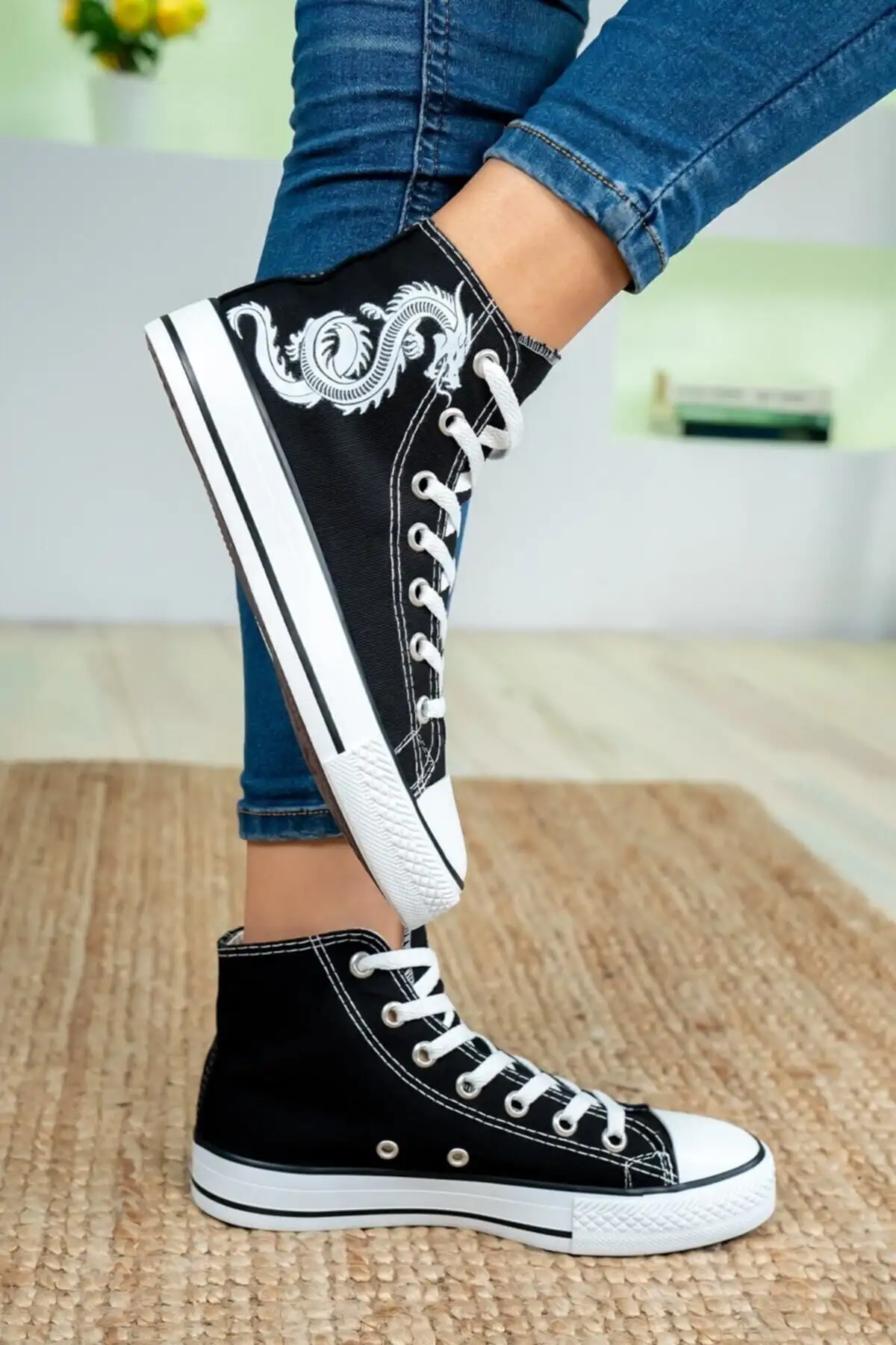 مدل کفش کتانی بلند اژدها چاپ سیاه و سفید - 34 مدل کفش کتانی بلند اژدها چاپ سیاه و سفید - 34