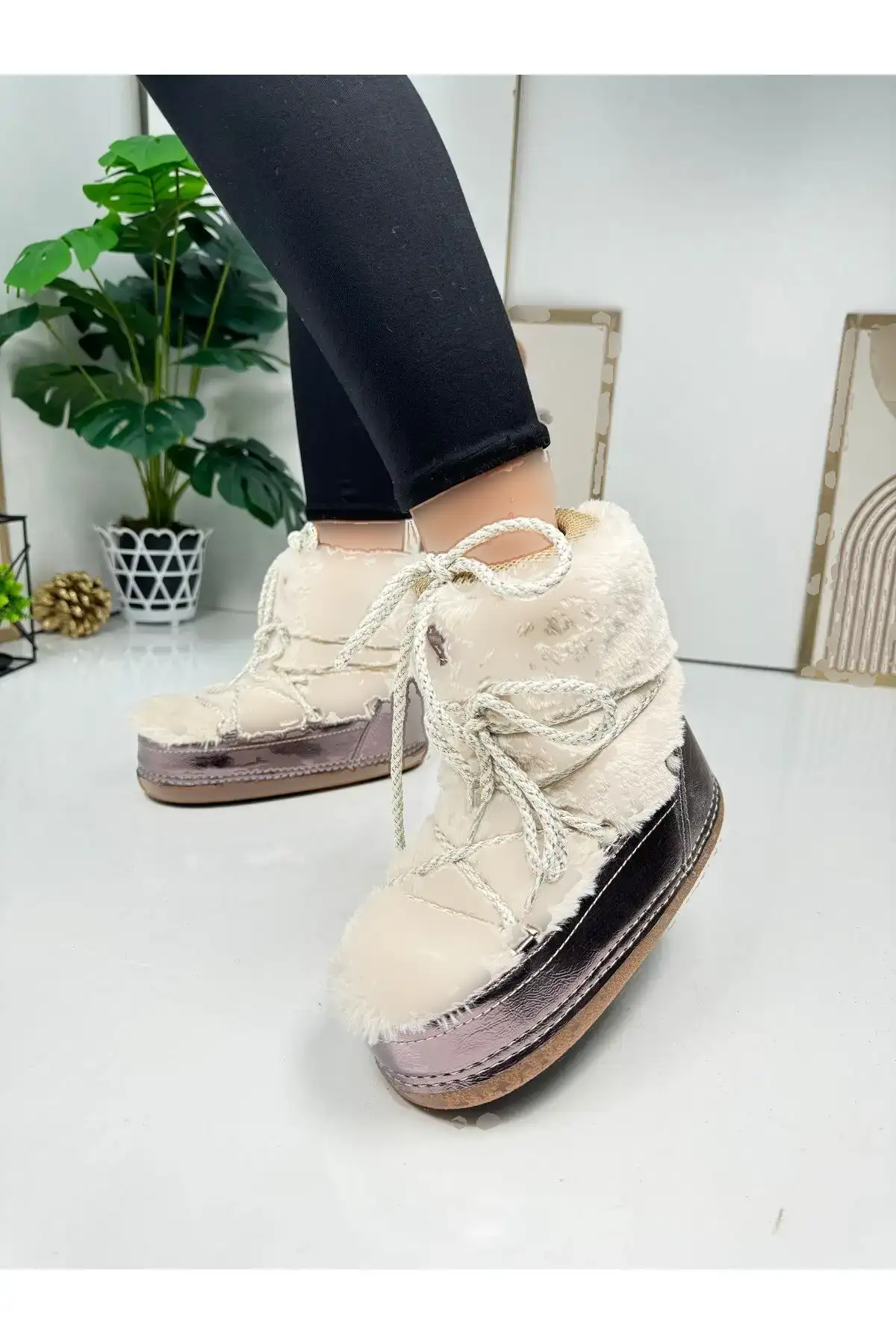 چکمه های برفی زنانه روزانه بژ خزدار مادر دختر آستر ضخیم راحت 327 - 94 چکمه های برفی زنانه روزانه بژ خزدار مادر دختر آستر ضخیم راحت 327 - 94