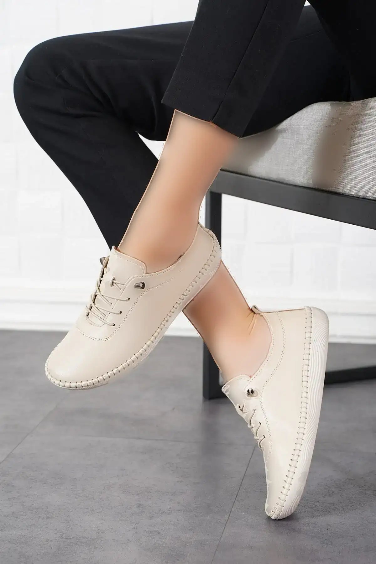 کفش زنانه چرم اصل دوخت زیره نگاد پوست بژ - 1231 کفش زنانه چرم اصل دوخت زیره نگاد پوست بژ - 1231