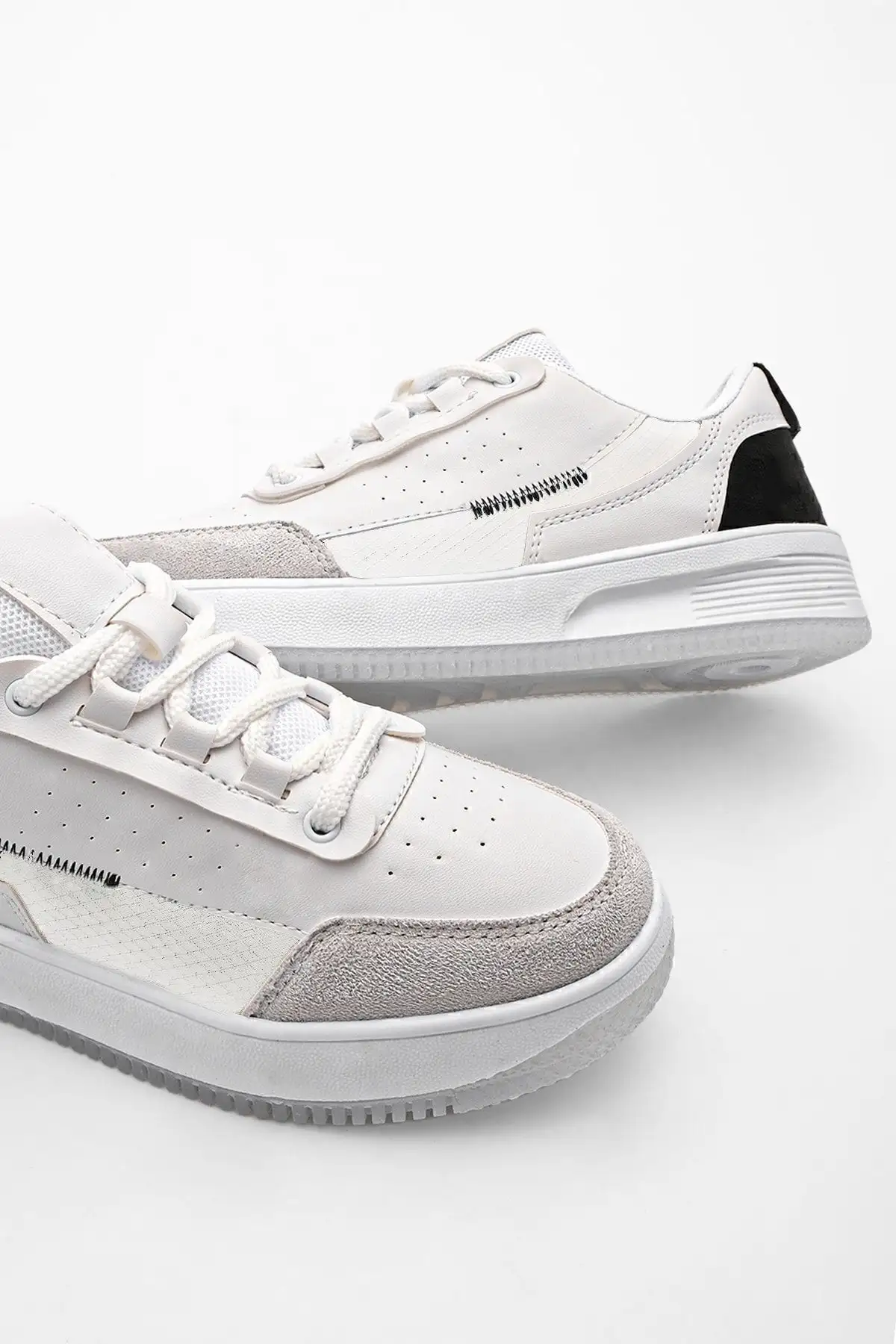 کفش کتانی زنانه زیره بلند اسپرت Loske مشکی - 332 کفش کتانی زنانه زیره بلند اسپرت Loske مشکی - 332