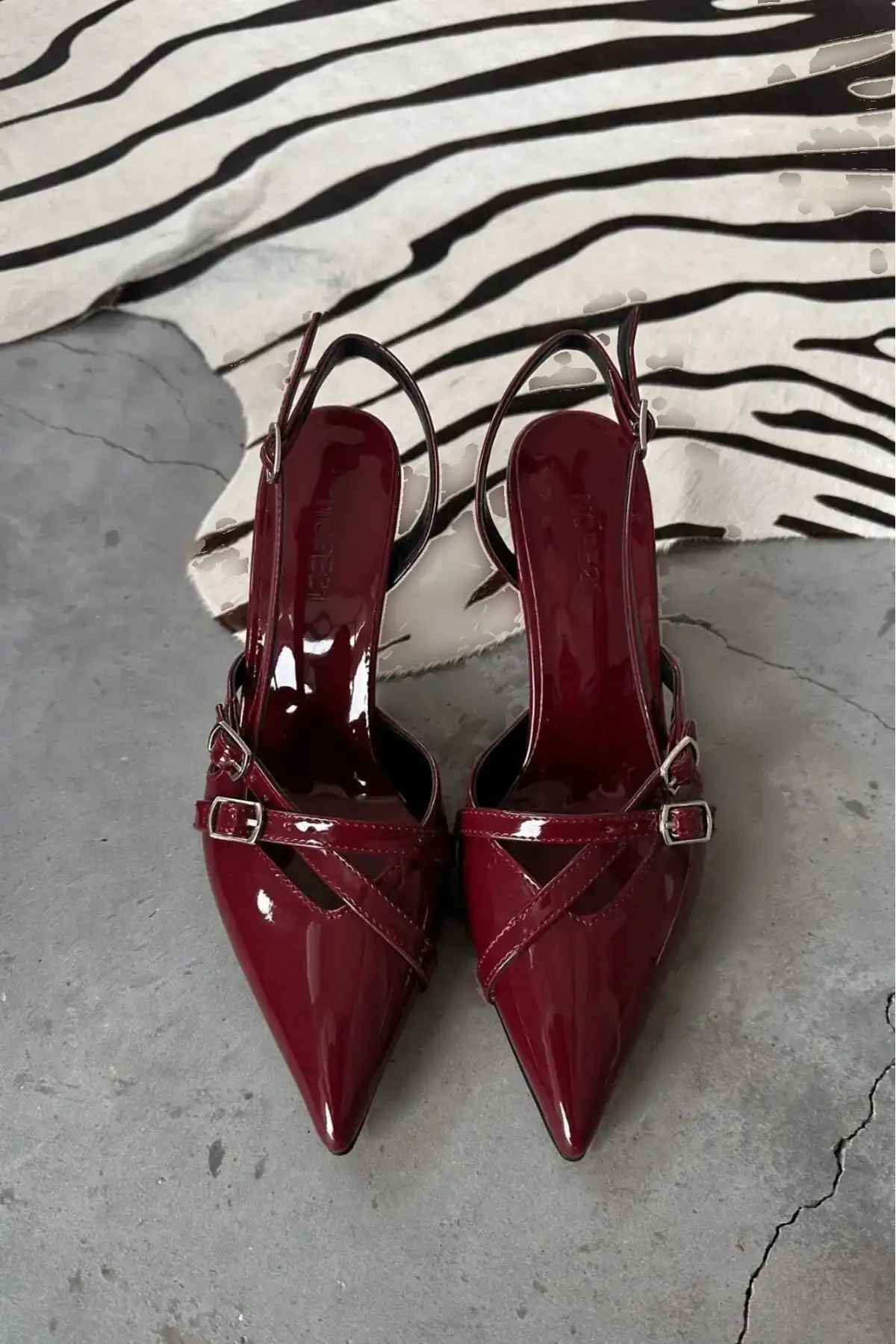 رکاب زنانه کلارت قرمز لاک چرمی - 423 رکاب زنانه کلارت قرمز لاک چرمی - 423