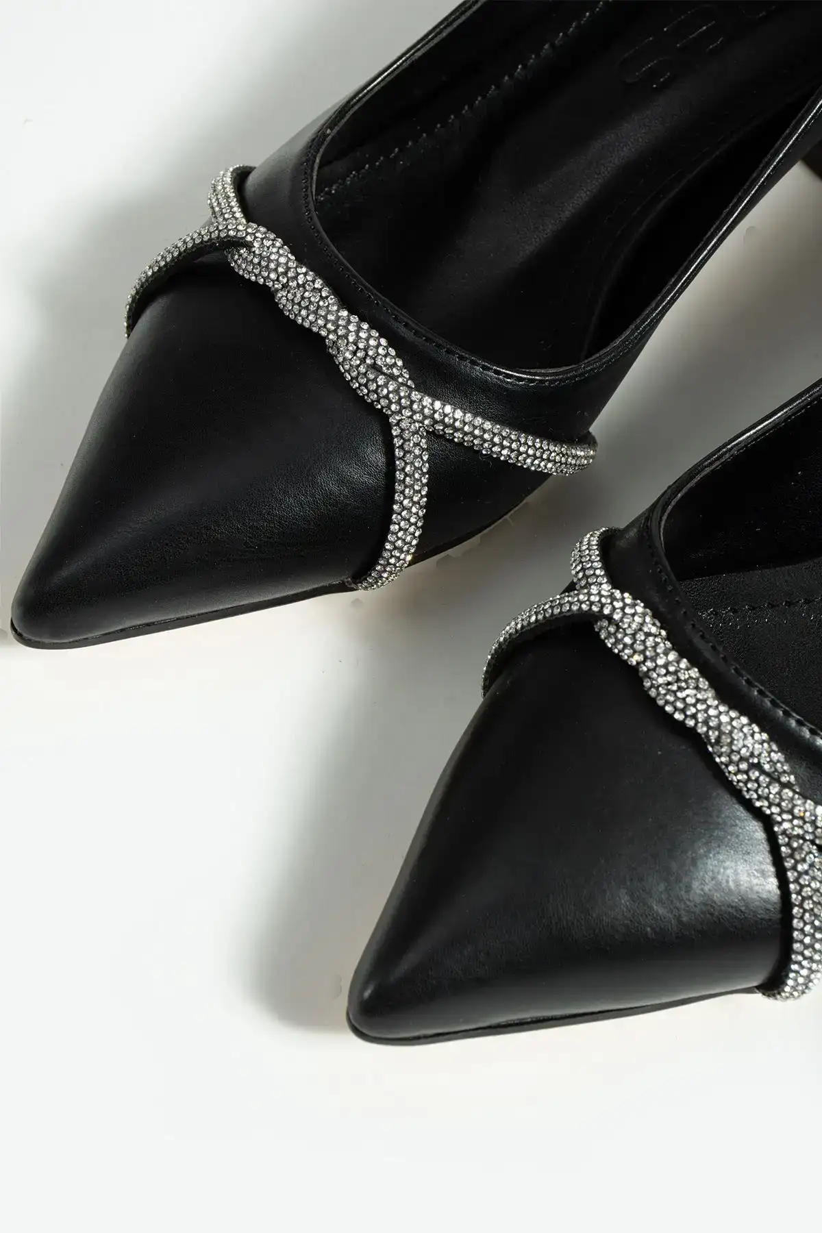 کفش پاشنه بلند مشکی زنانه با جزئیات لباس مجلسی شبانه اداری شیک روزانه کفش پاشنه کلاسیک - 413 کفش پاشنه بلند مشکی زنانه با جزئیات لباس مجلسی شبانه اداری شیک روزانه کفش پاشنه کلاسیک - 413