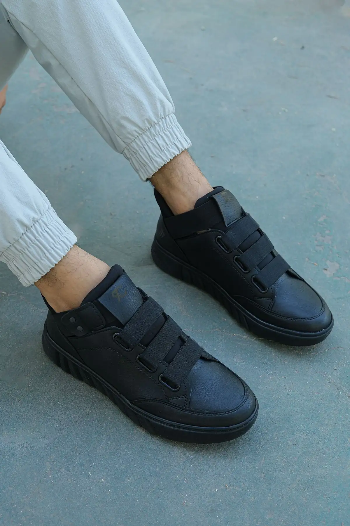 چکمه های کتانی مشکی یونیسکس 0012383 - 518 چکمه های کتانی مشکی یونیسکس 0012383 - 518