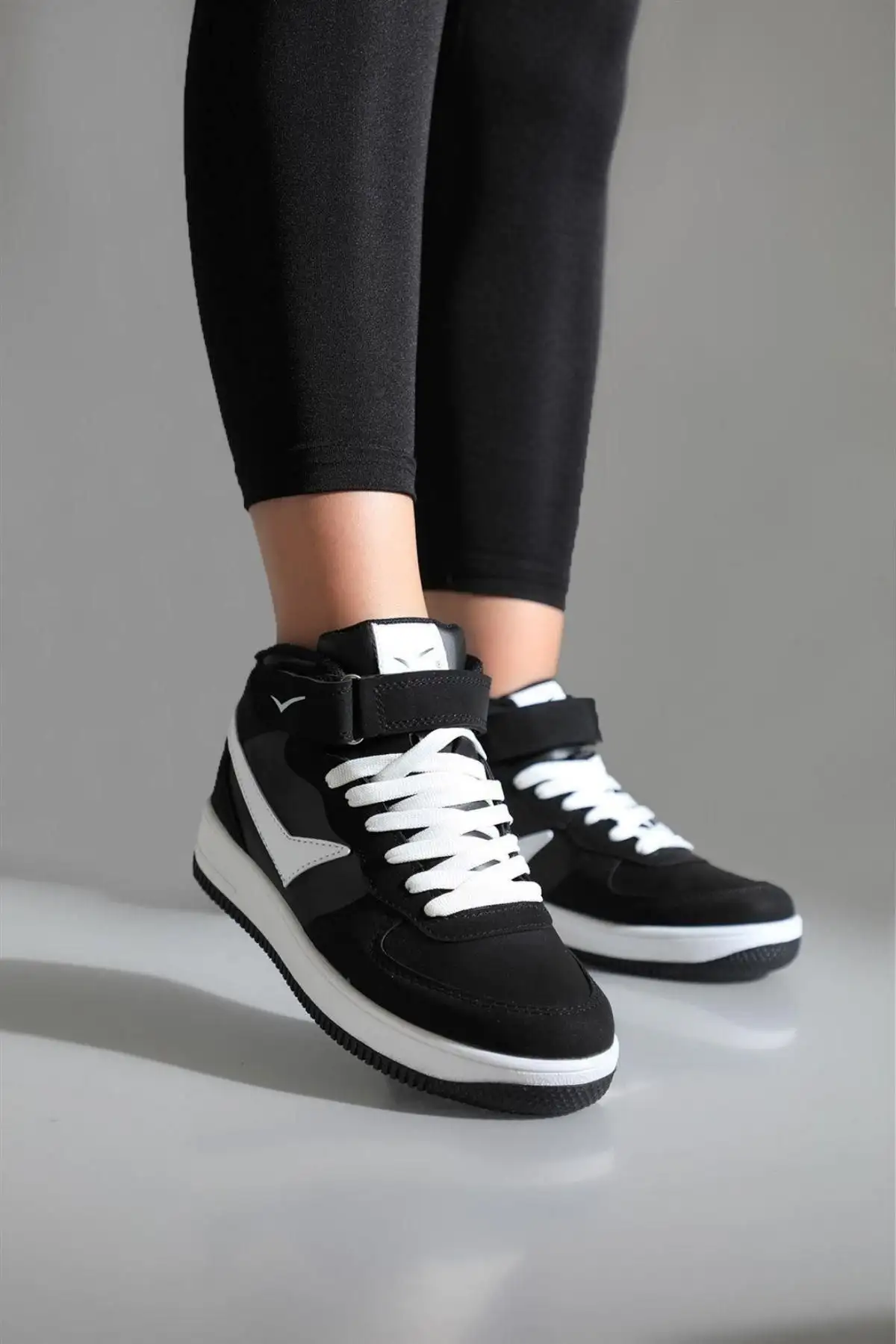 مشکی - کفش ورزشی زنانه مردانه زمستانی 4 فصل اسکین - 366