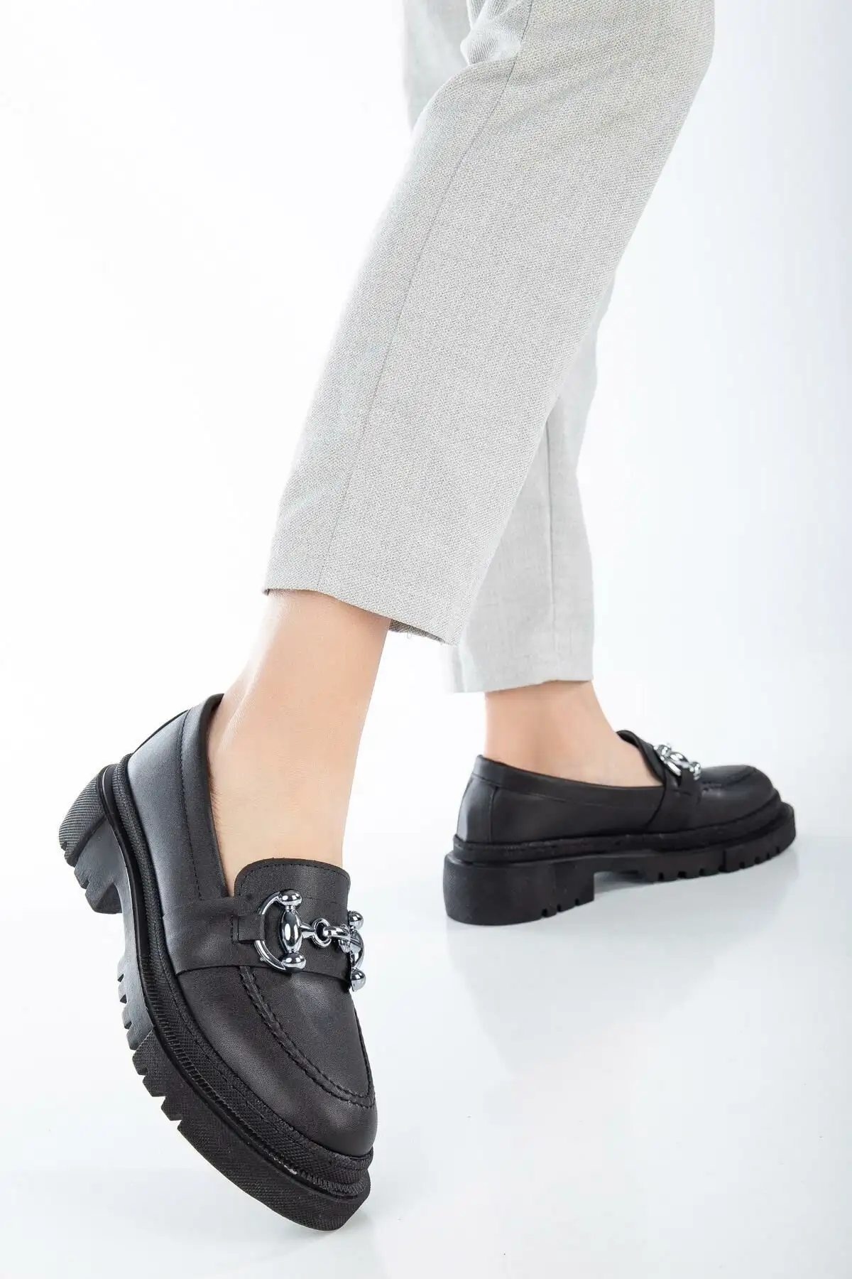 سگک نقره ای زیره ضخیم کفش لوفر زنانه موکاسین Gc - 1250 سگک نقره ای زیره ضخیم کفش لوفر زنانه موکاسین Gc - 1250