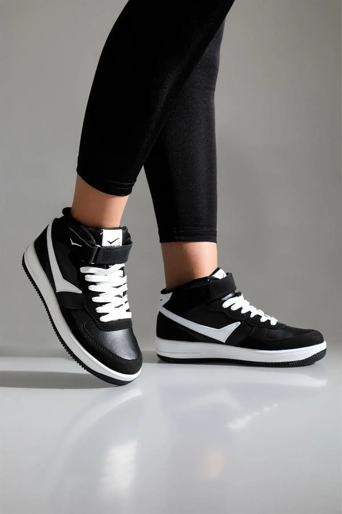 مشکی - کفش ورزشی زنانه مردانه زمستانی 4 فصل اسکین - 366