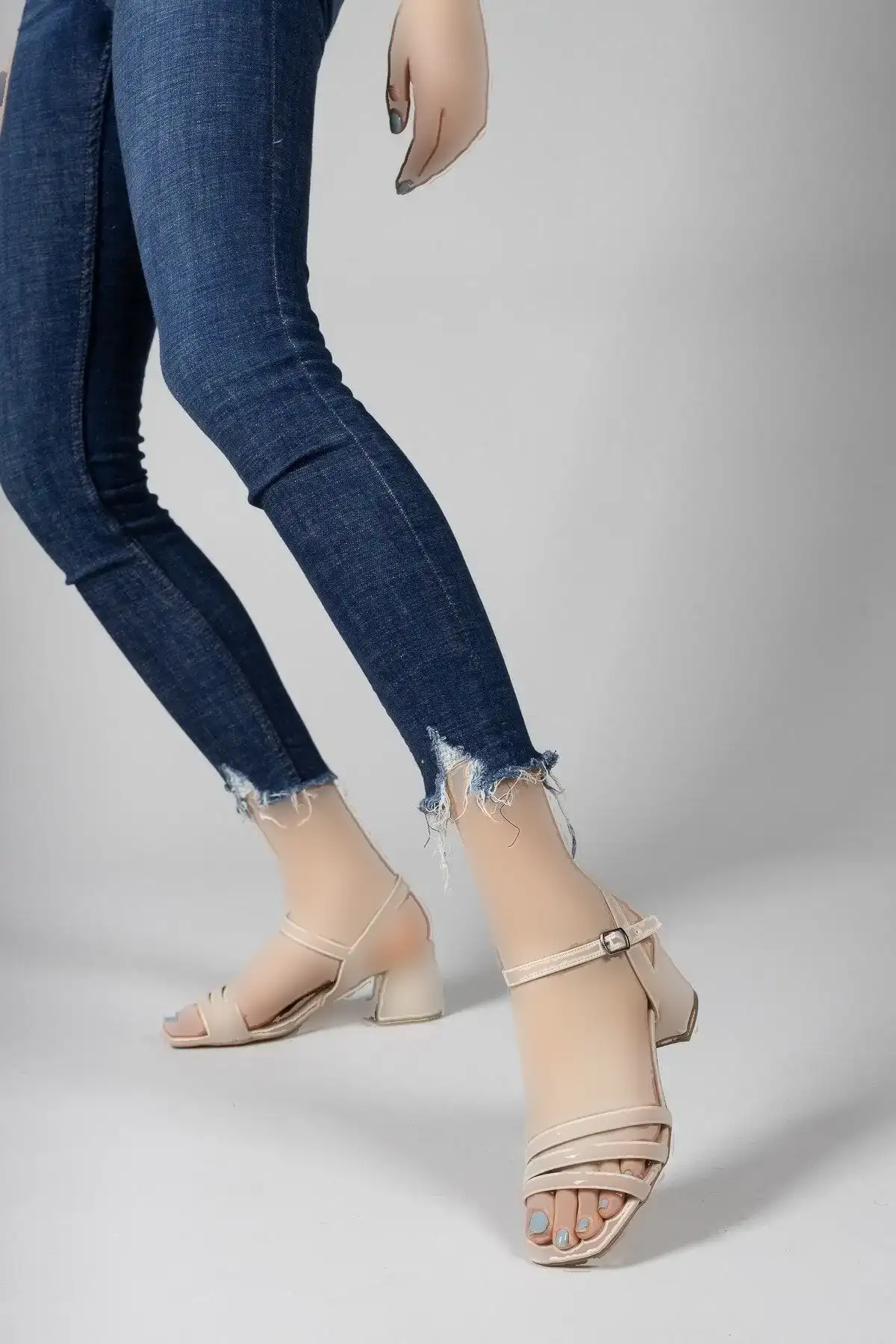 صندل پاشنه دار زنانه بژ 0012355 - 1167 صندل پاشنه دار زنانه بژ 0012355 - 1167