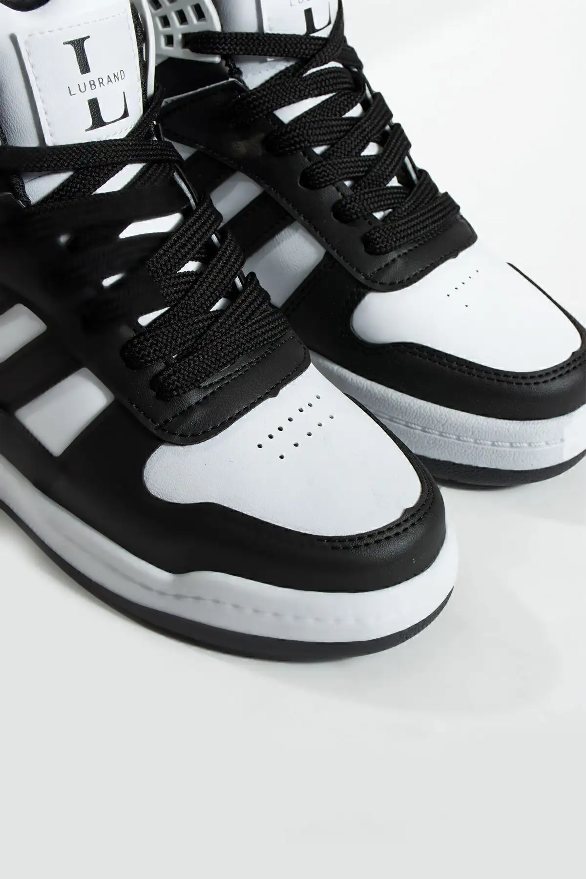 کفش ورزشی بالا مشکی سفید کفش بسکتبال - 36 کفش ورزشی بالا مشکی سفید کفش بسکتبال - 36