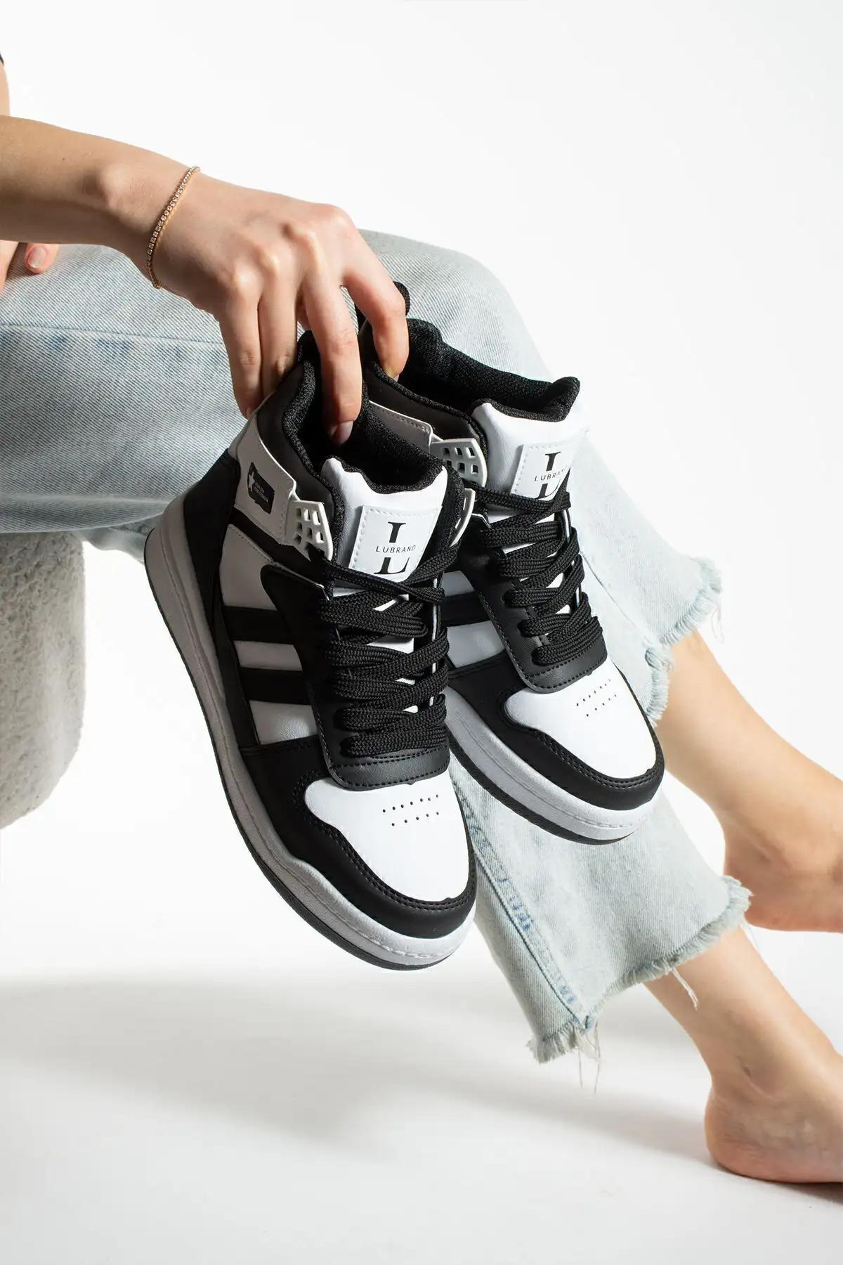 کفش ورزشی بالا مشکی سفید کفش بسکتبال - 36 کفش ورزشی بالا مشکی سفید کفش بسکتبال - 36