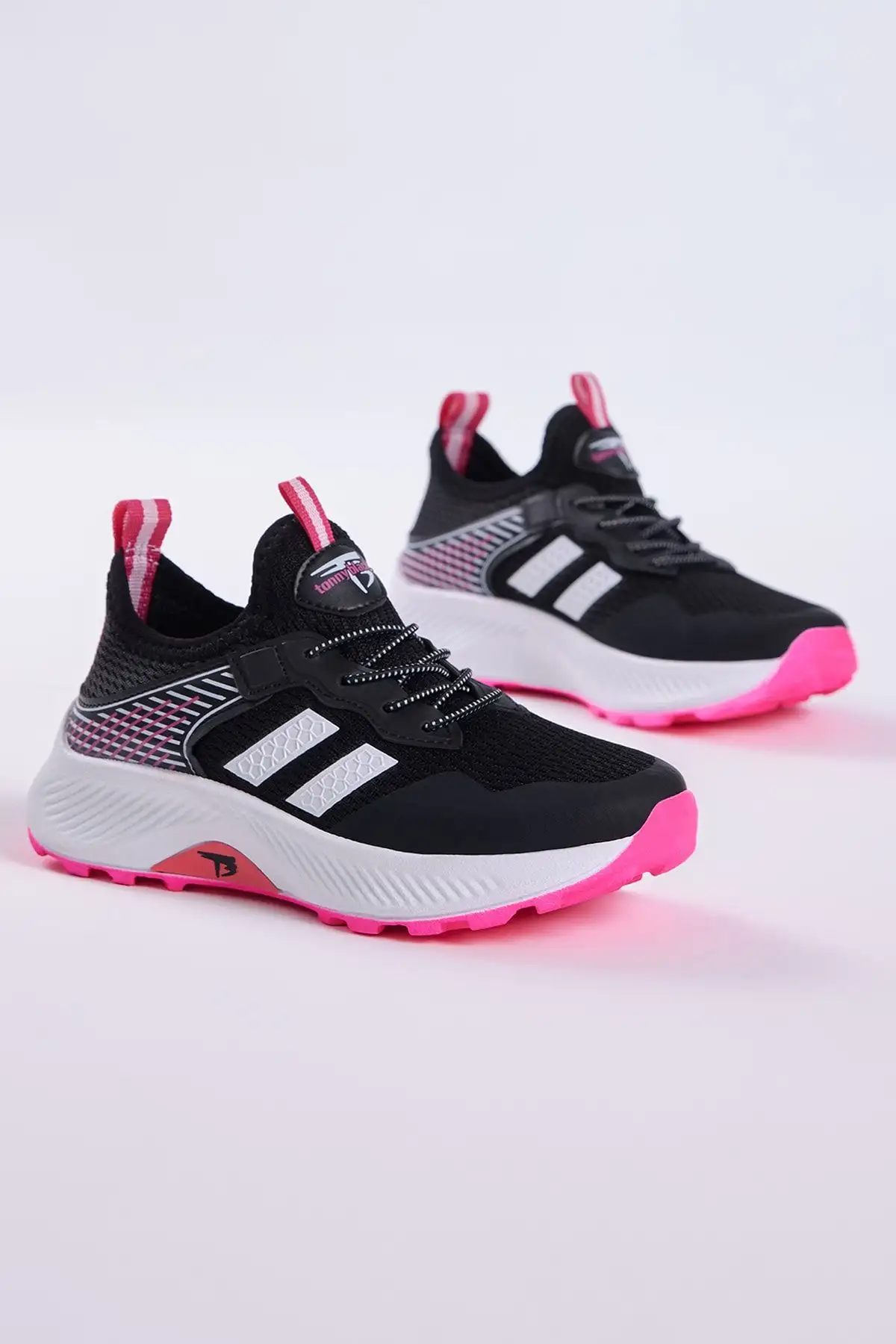 کفش ورزشی توری پارچه ای تنفسی راحت بچه گانه یونیسکس مشکی فوشیا - 154 کفش ورزشی توری پارچه ای تنفسی راحت بچه گانه یونیسکس مشکی فوشیا - 154