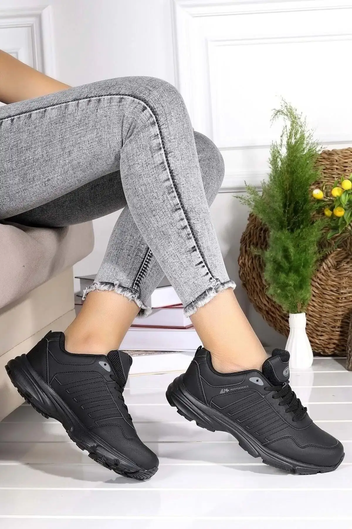 کفش ورزشی سبک چرم ارتوپدی راحت و راحت پلی چرمی ضد لغزش زمستانی Unisex - 753 کفش ورزشی سبک چرم ارتوپدی راحت و راحت پلی چرمی ضد لغزش زمستانی Unisex - 753