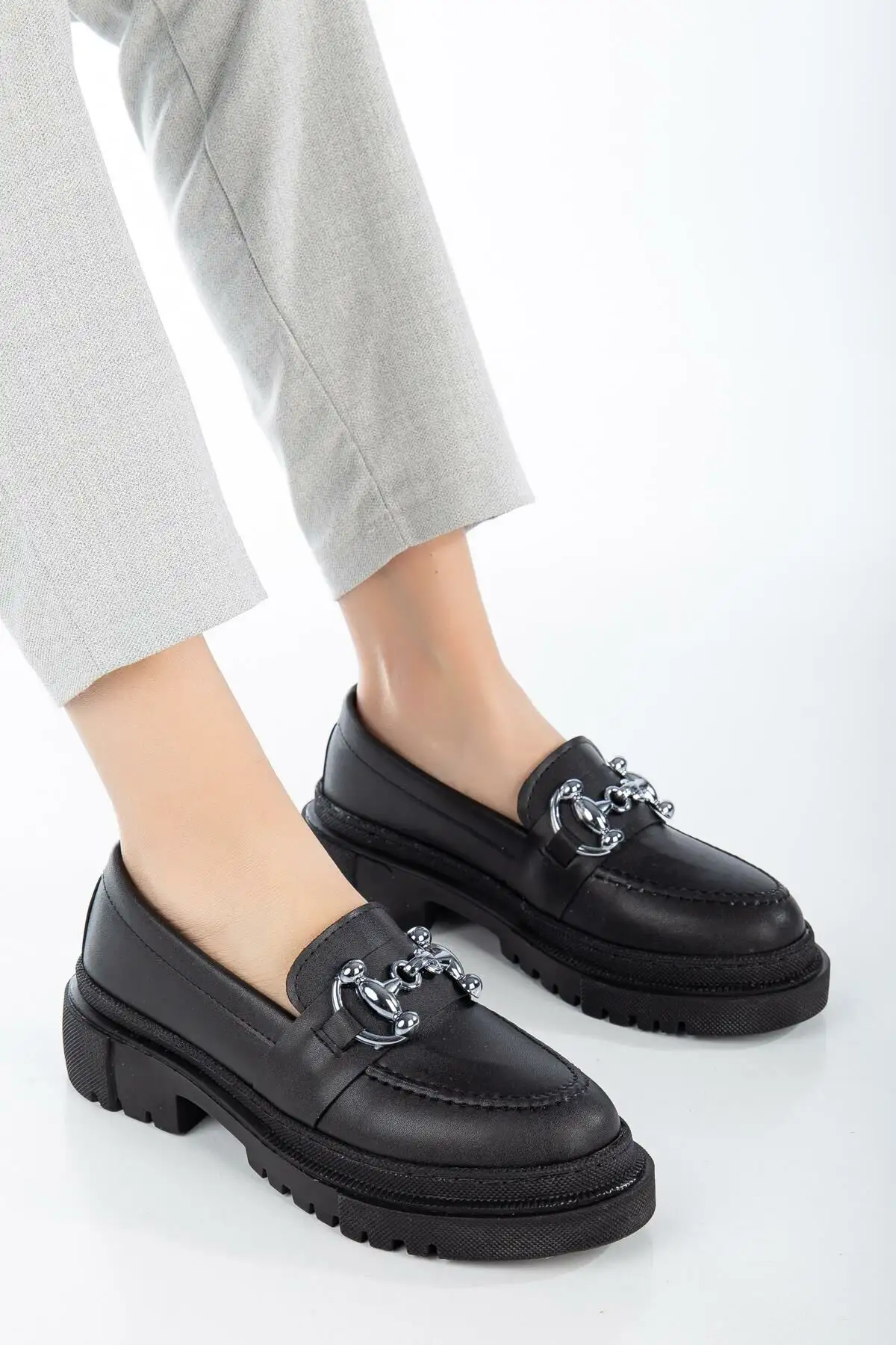 سگک نقره ای زیره ضخیم کفش لوفر زنانه موکاسین Gc - 1250 سگک نقره ای زیره ضخیم کفش لوفر زنانه موکاسین Gc - 1250