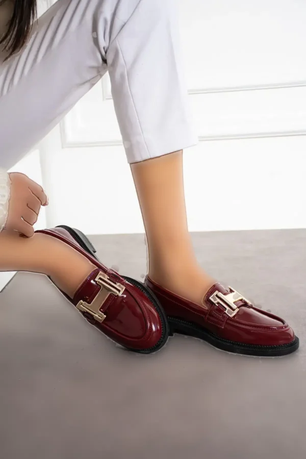 کفش زنانه کلارت قرمز لاک چرمی راحت گاه به گاه Calvanize Buckle Classic Loafer - 1219
