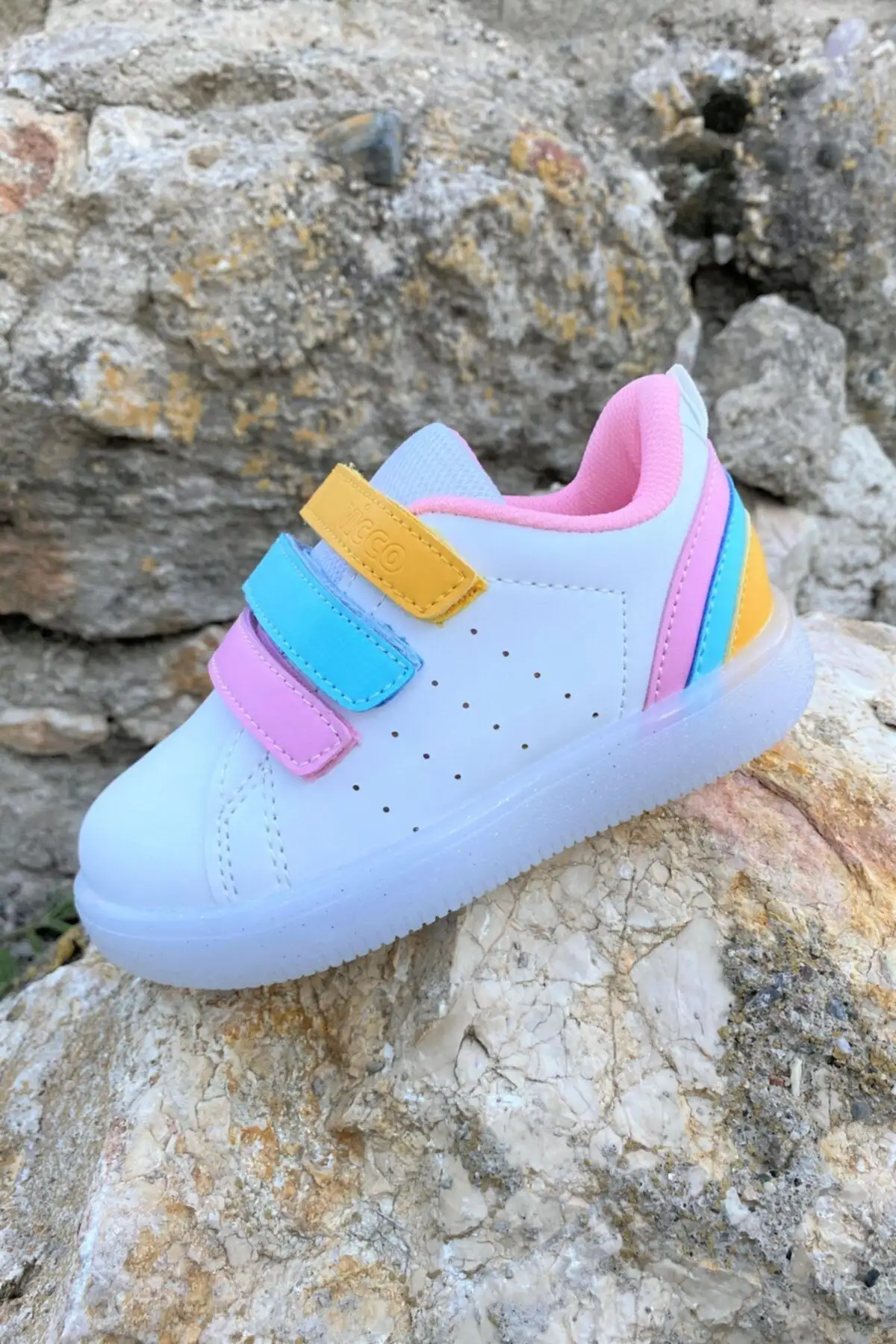 کفش ورزشی زیره ارتوپدی روشنایی سفید - LED (سایز 22 - 30) - 375 کفش ورزشی زیره ارتوپدی روشنایی سفید - LED (سایز 22 - 30) - 375