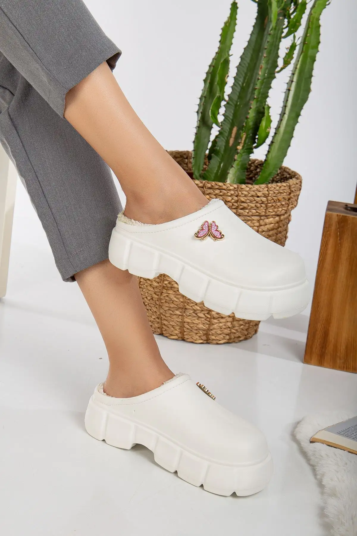 دمپایی زنانه سنگ خزدار Hera با تناسب راحت جلو بسته دمپایی زمستانی اداری خانگی - 388 دمپایی زنانه سنگ خزدار Hera با تناسب راحت جلو بسته دمپایی زمستانی اداری خانگی - 388